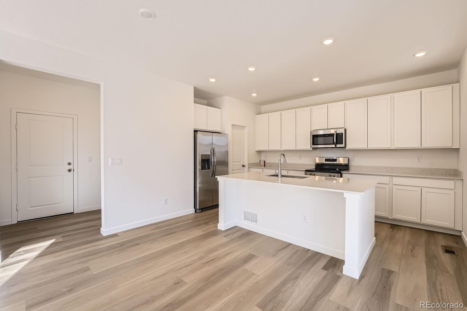 MLS Image #4 for 728 n clubview street,watkins, Colorado