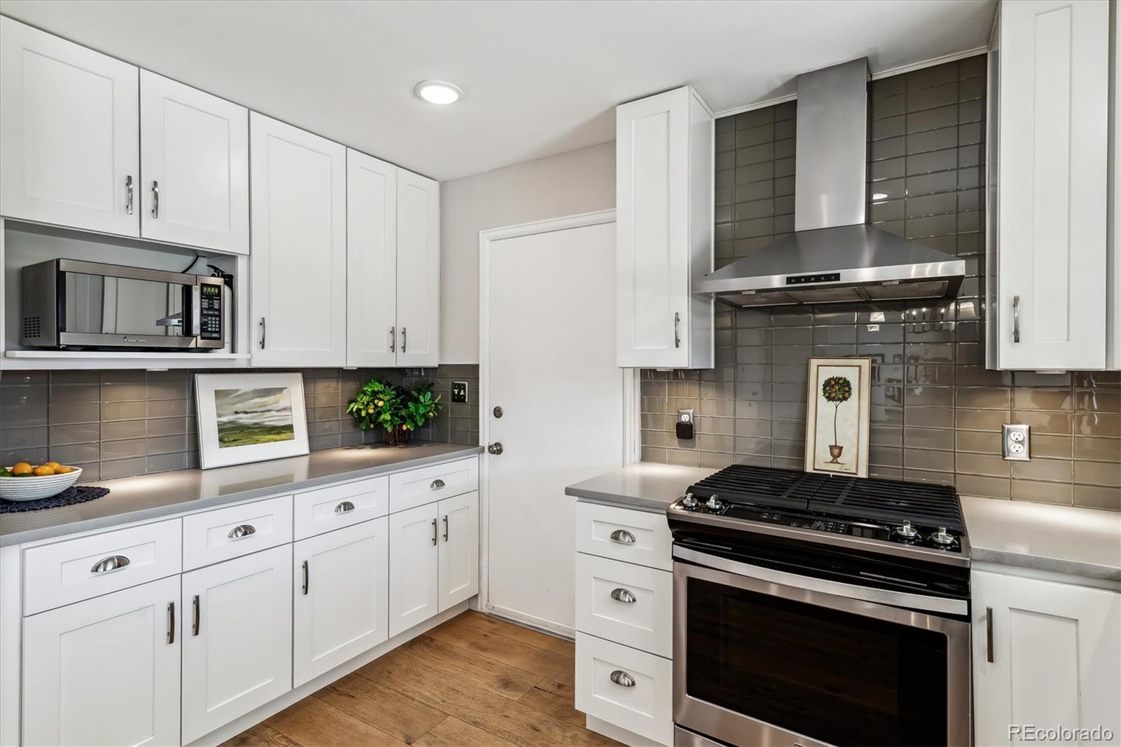 MLS Image #13 for 656 s poplar street,denver, Colorado
