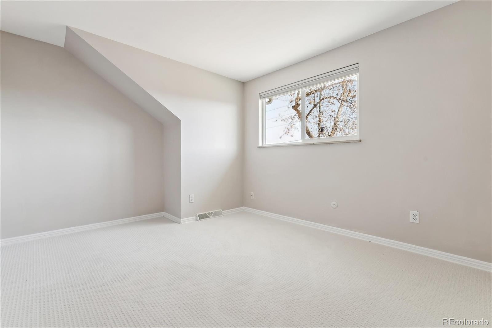 MLS Image #26 for 656 s poplar street,denver, Colorado