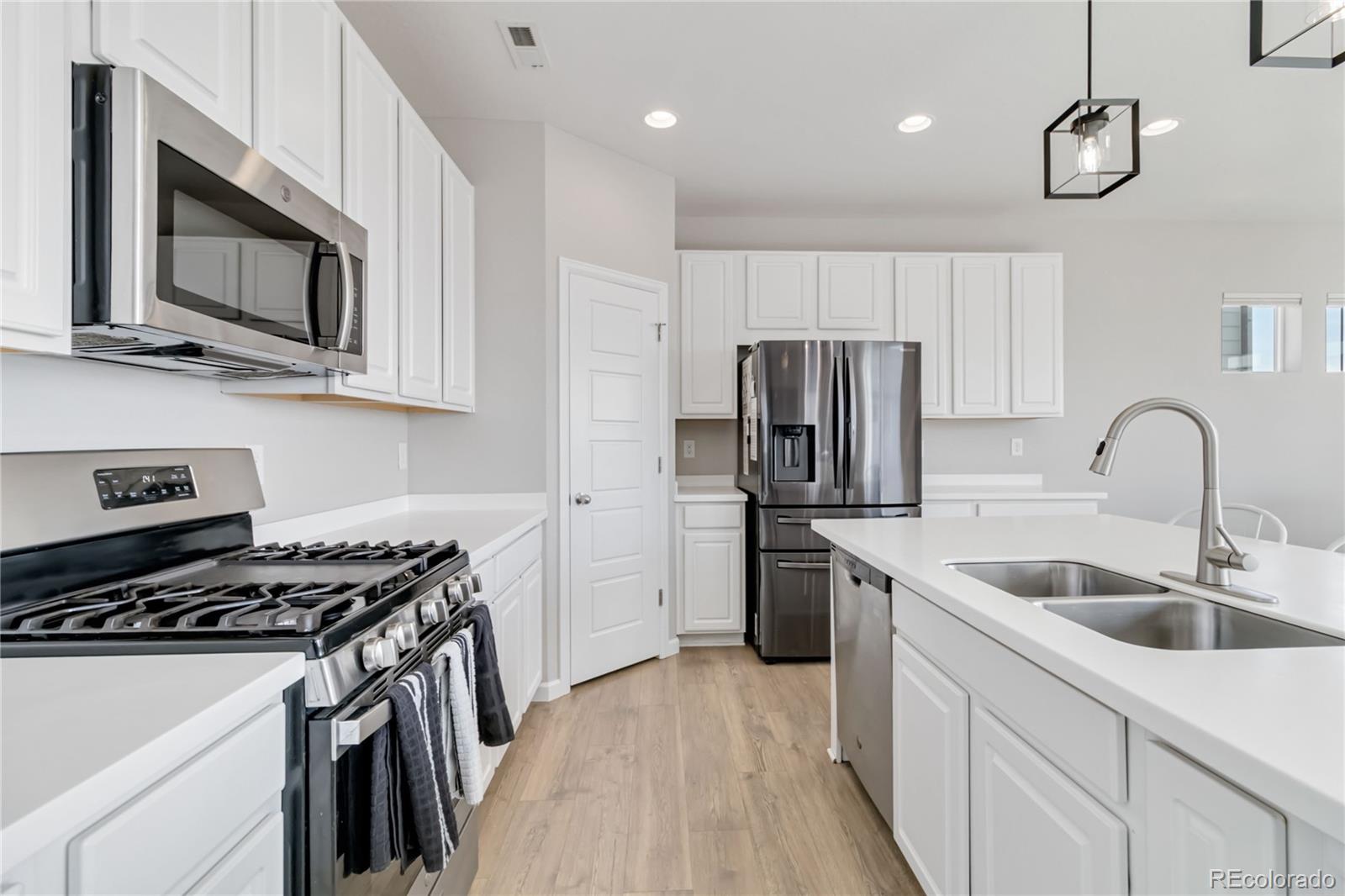 MLS Image #16 for 27798 e 7th place,aurora, Colorado