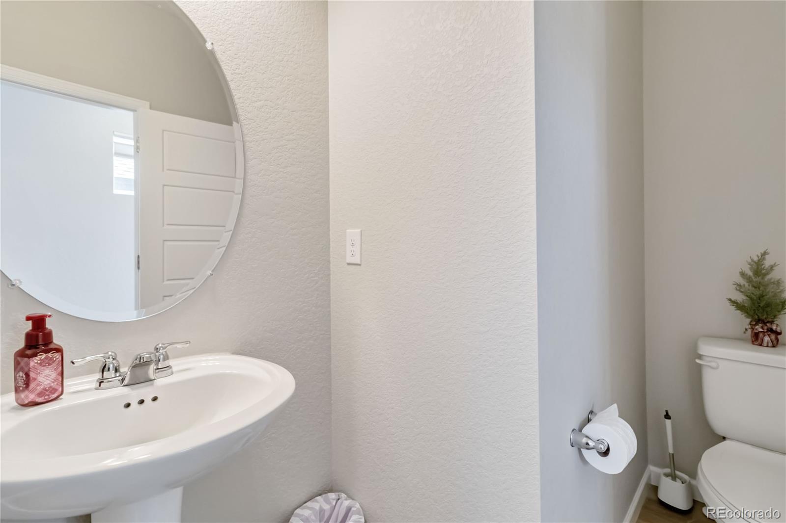 MLS Image #17 for 27798 e 7th place,aurora, Colorado