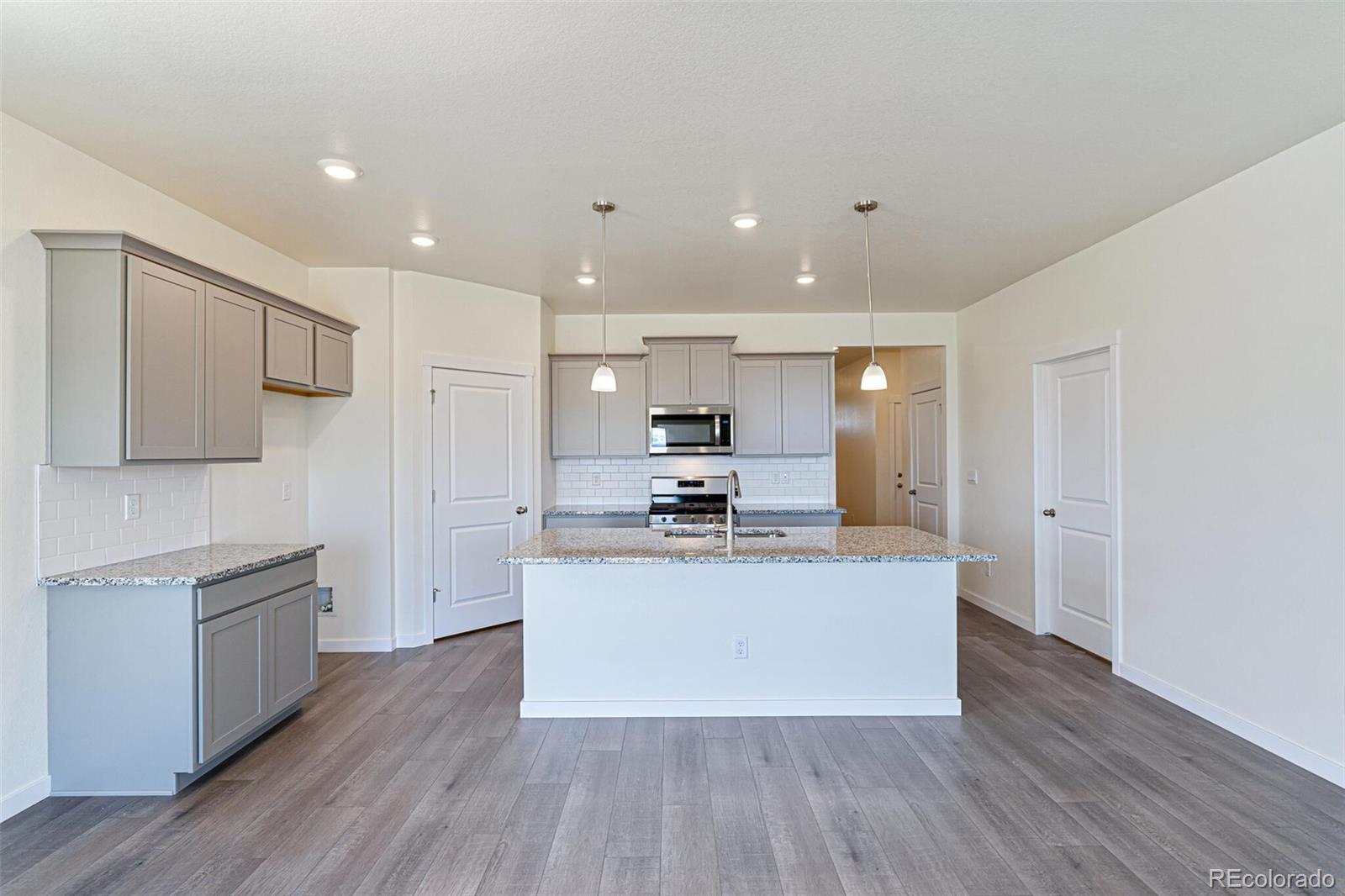 MLS Image #7 for 13457  valentia street,thornton, Colorado