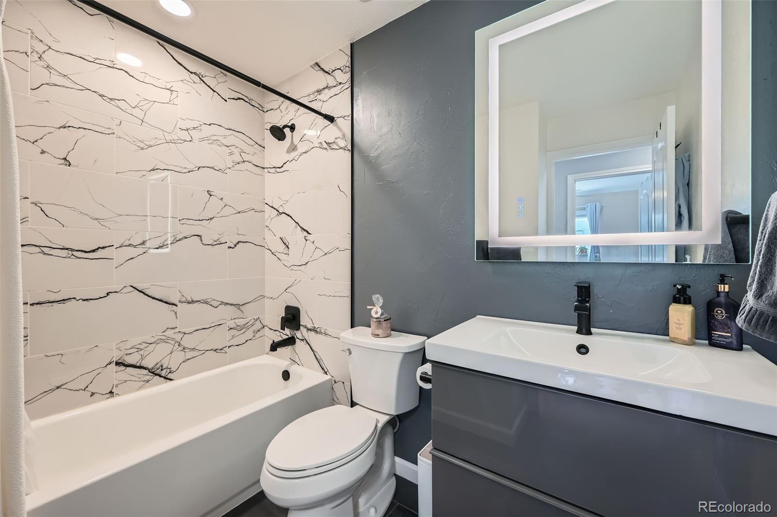 MLS Image #17 for 15835 e oxford avenue,aurora, Colorado