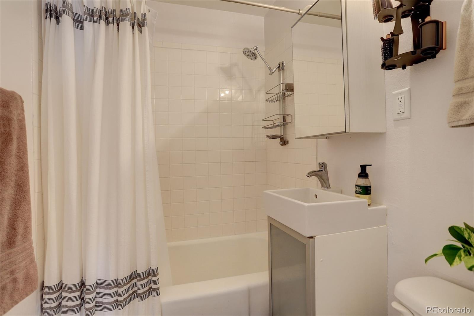 MLS Image #19 for 3340 s elm street,denver, Colorado