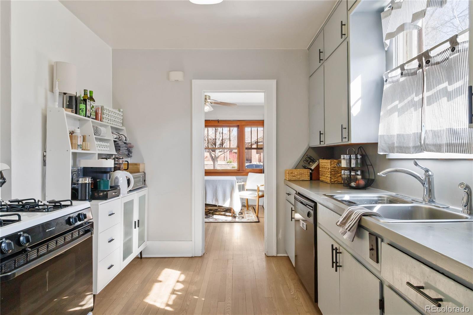 MLS Image #9 for 1415 s vine street,denver, Colorado