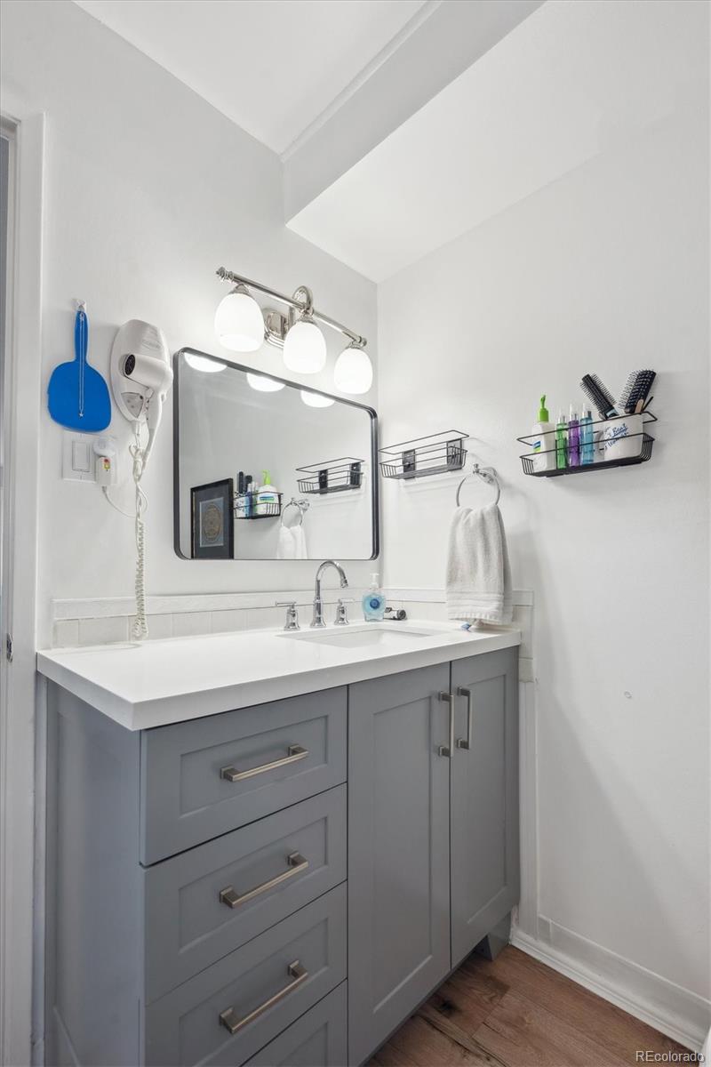 MLS Image #14 for 645 s alton way,denver, Colorado