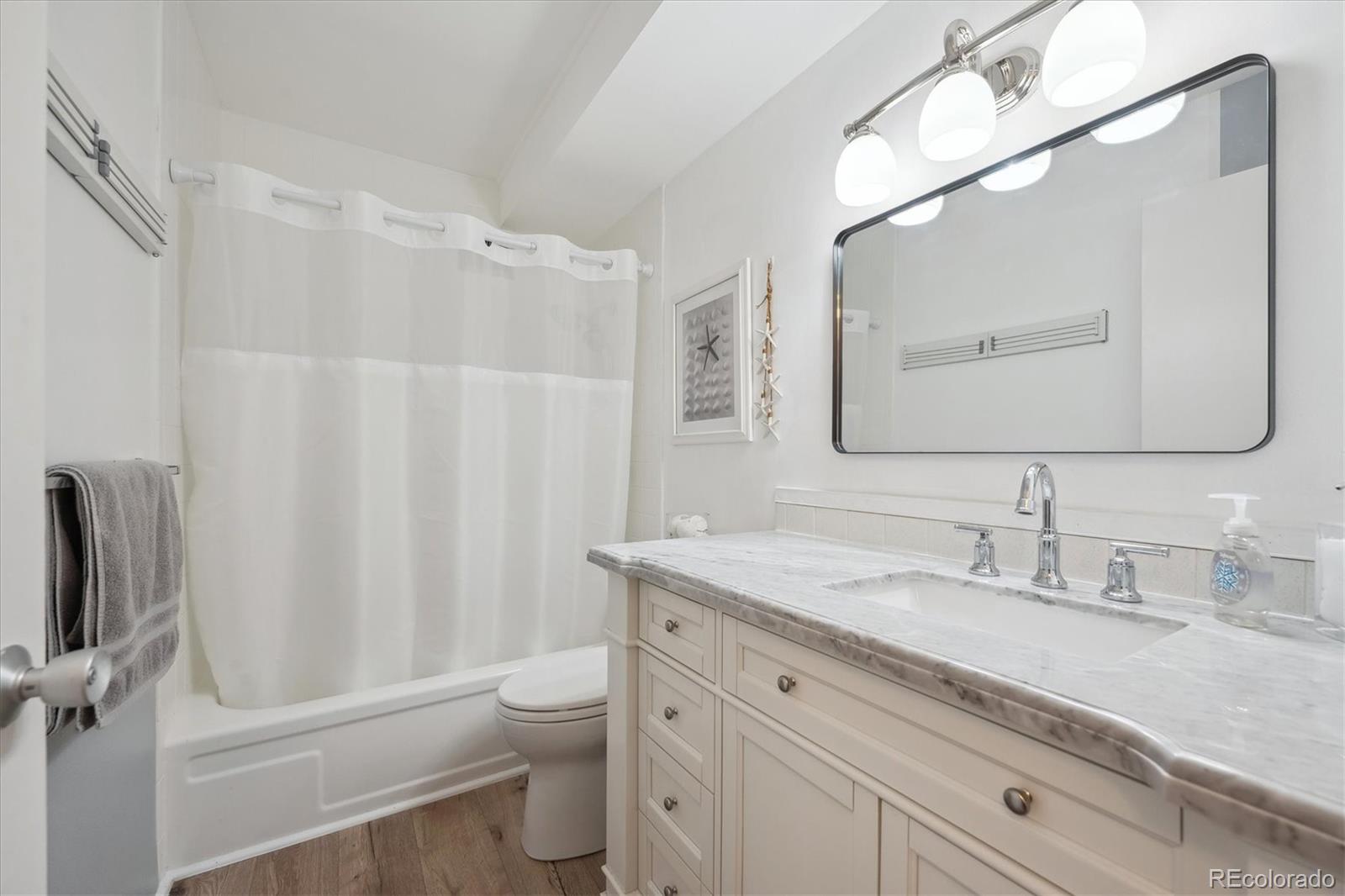 MLS Image #16 for 645 s alton way,denver, Colorado