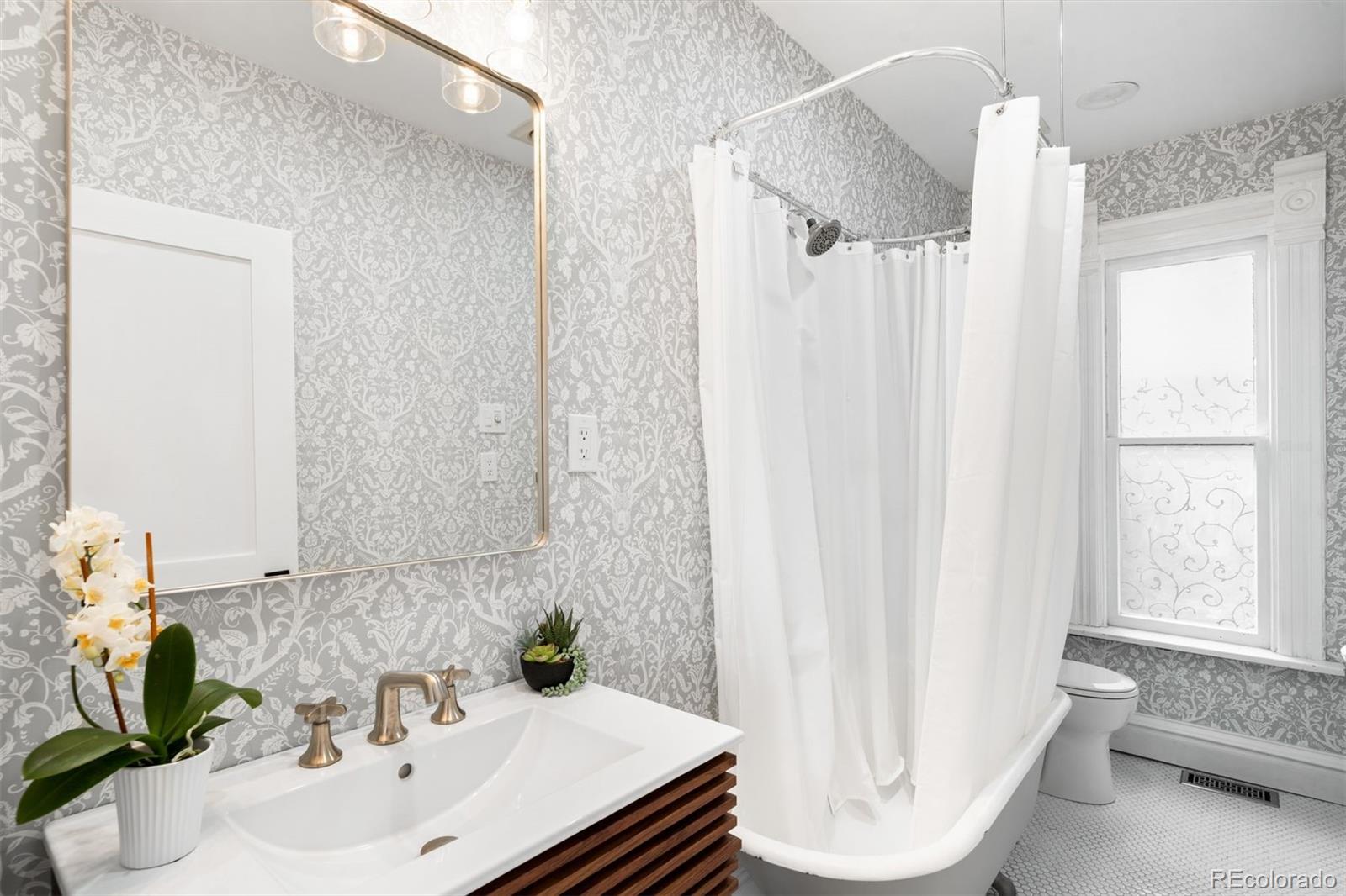 MLS Image #13 for 245 w 4th avenue,denver, Colorado