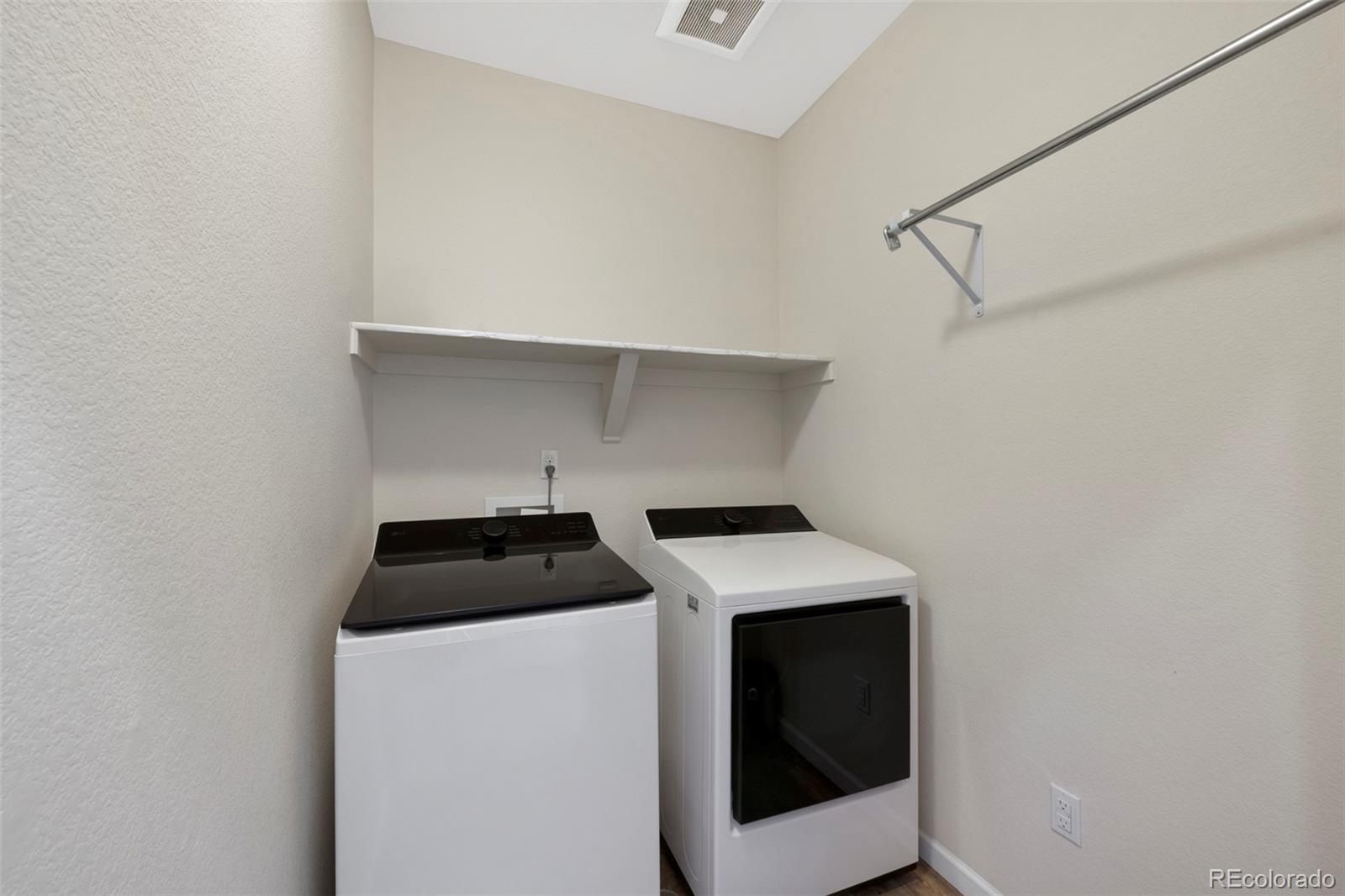 MLS Image #13 for 558 e dry creek place,littleton, Colorado