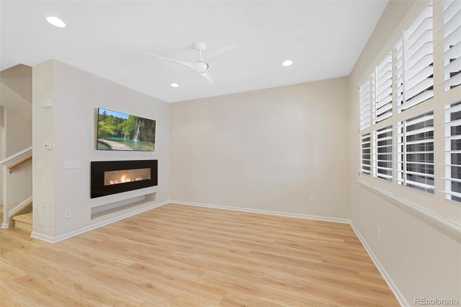 MLS Image #2 for 558 e dry creek place,littleton, Colorado
