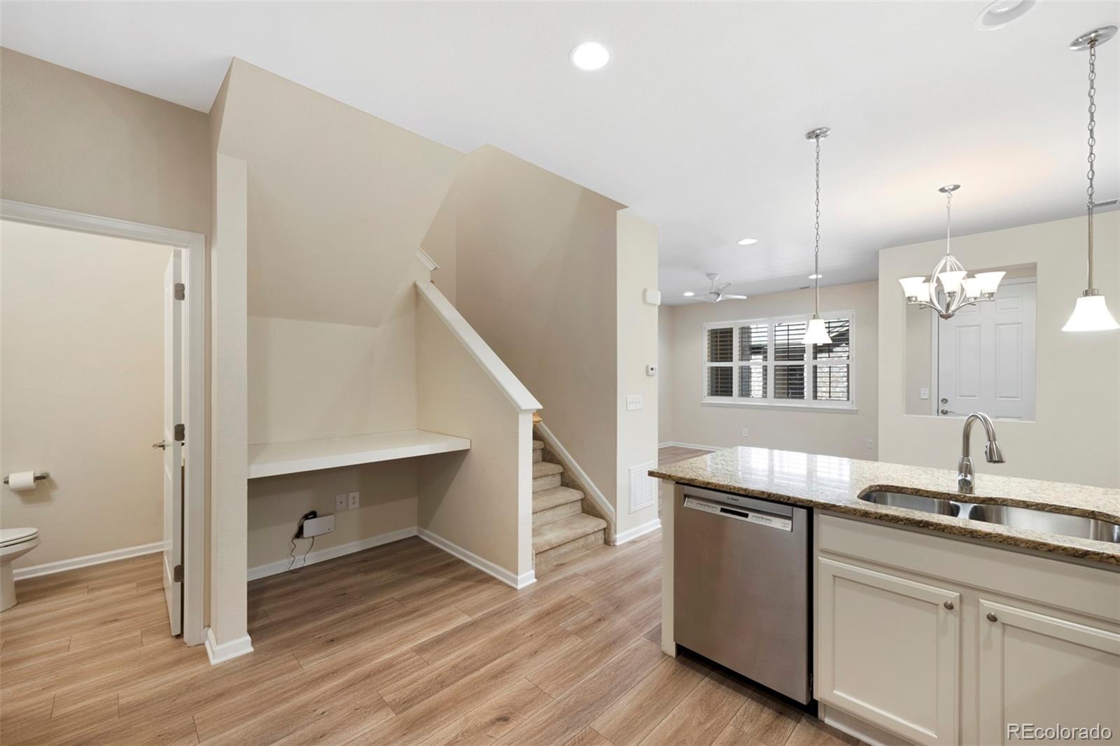 MLS Image #5 for 558 e dry creek place,littleton, Colorado