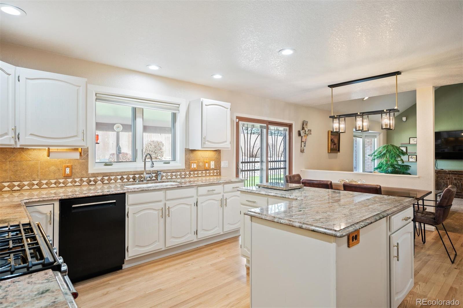 MLS Image #11 for 7931 w paine avenue,lakewood, Colorado