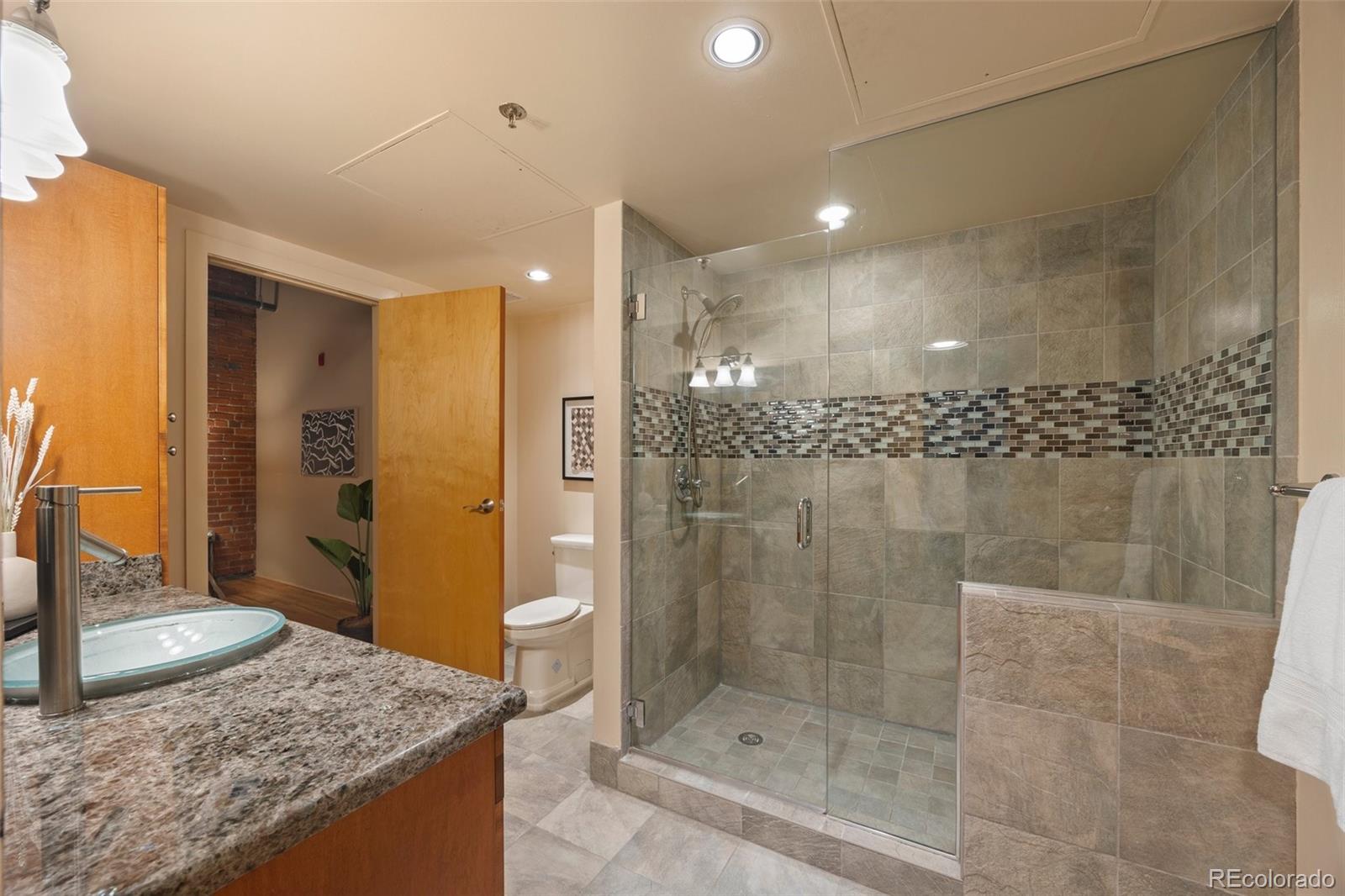 MLS Image #13 for 1800  lawrence street,denver, Colorado