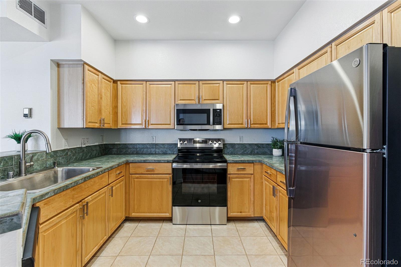 MLS Image #10 for 2901  wyandot street 18,denver, Colorado