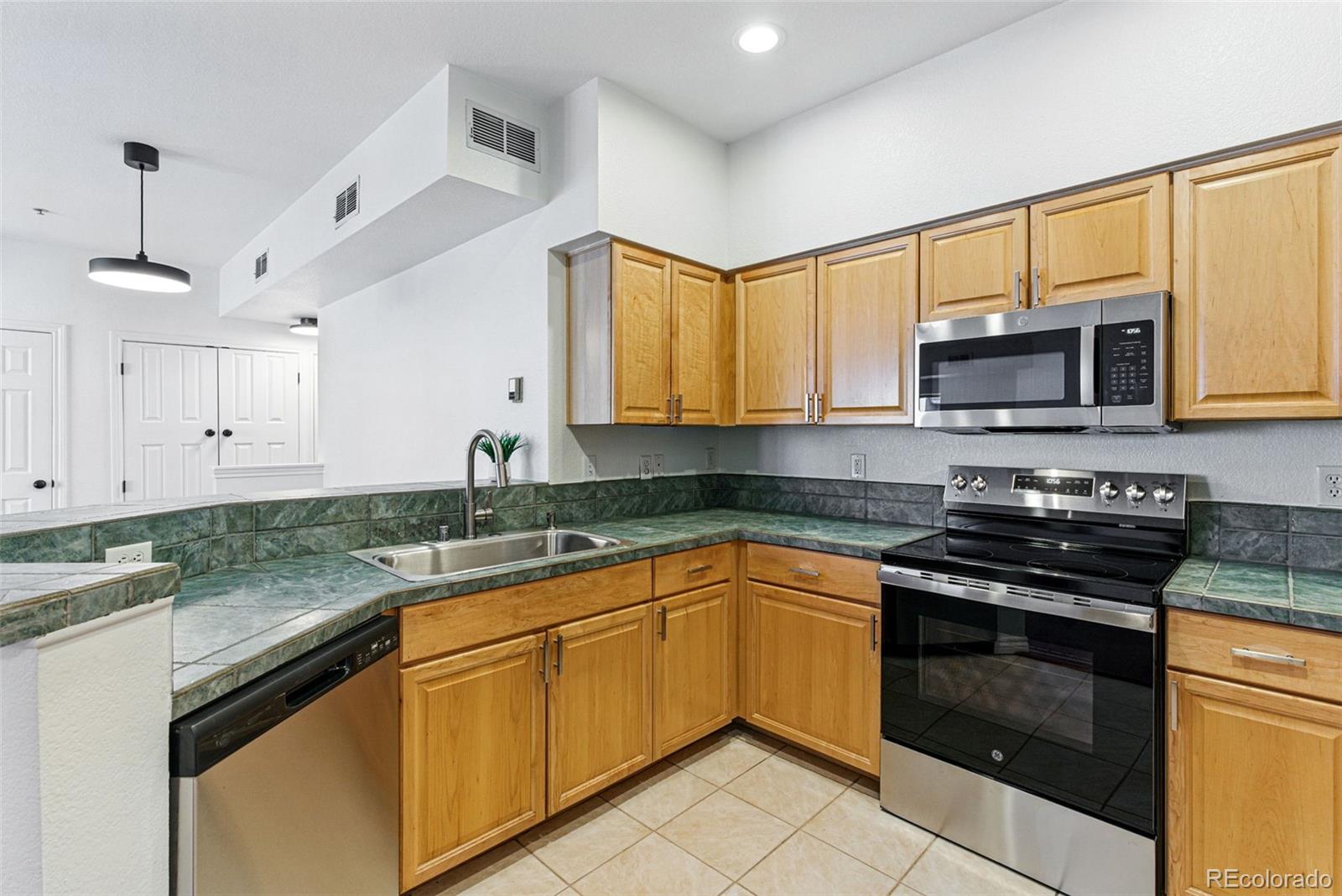 MLS Image #11 for 2901  wyandot street 18,denver, Colorado