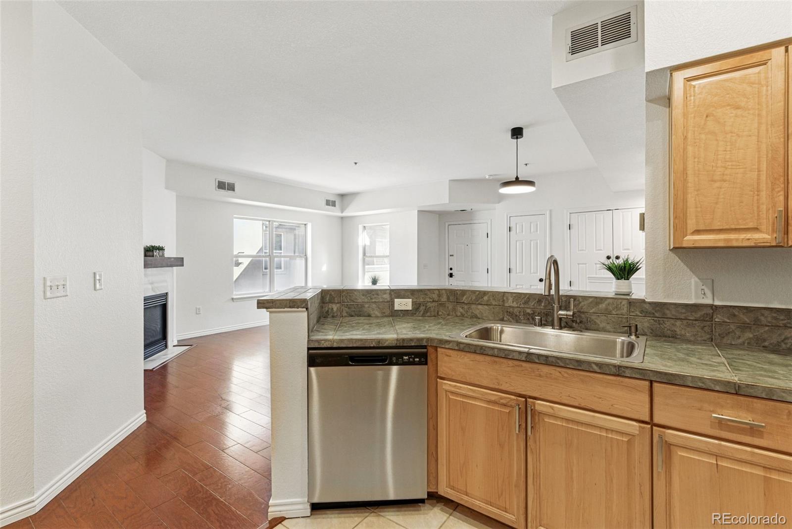 MLS Image #13 for 2901  wyandot street 18,denver, Colorado