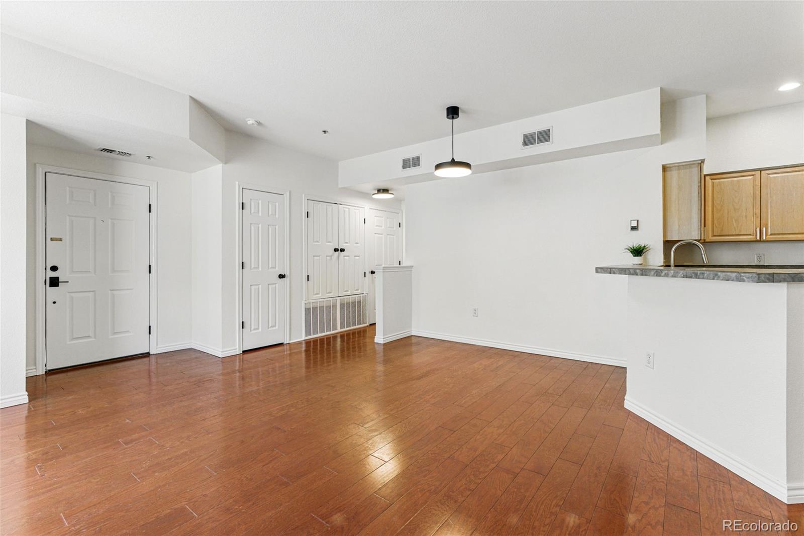 MLS Image #6 for 2901  wyandot street 18,denver, Colorado