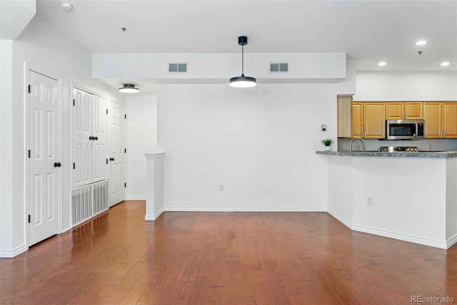 MLS Image #7 for 2901  wyandot street 18,denver, Colorado