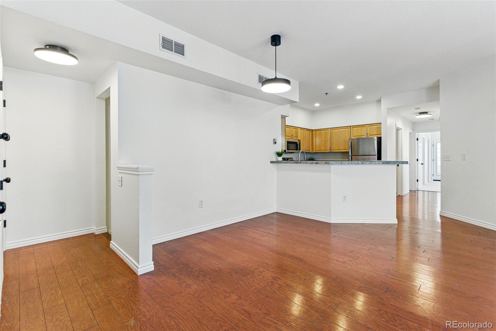 MLS Image #8 for 2901  wyandot street 18,denver, Colorado