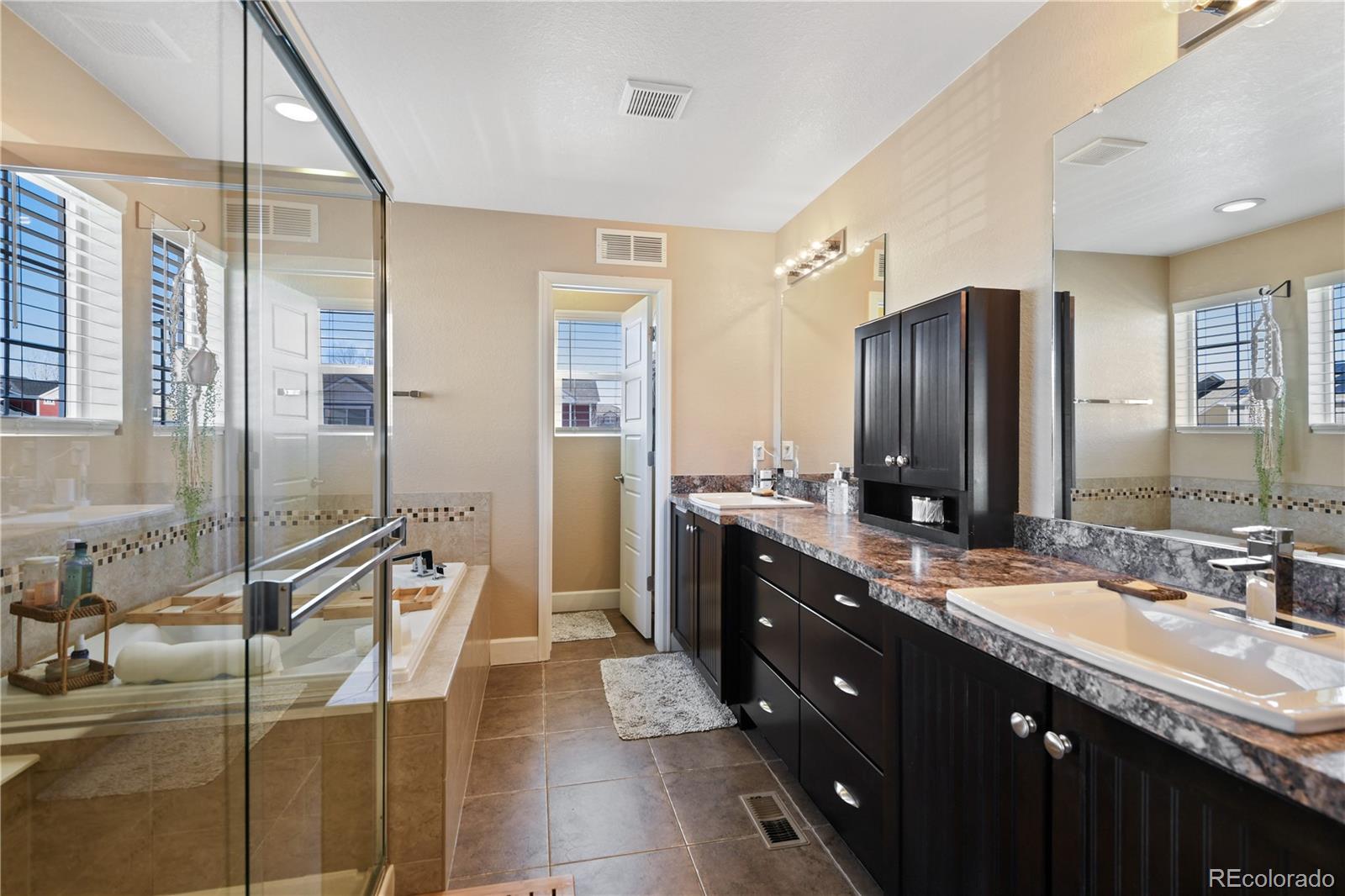 MLS Image #19 for 21088  randolph place,denver, Colorado
