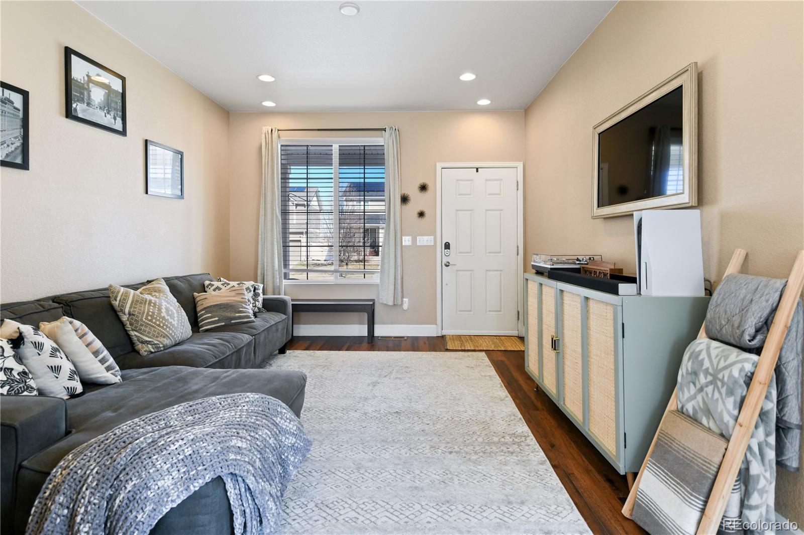 MLS Image #5 for 21088  randolph place,denver, Colorado