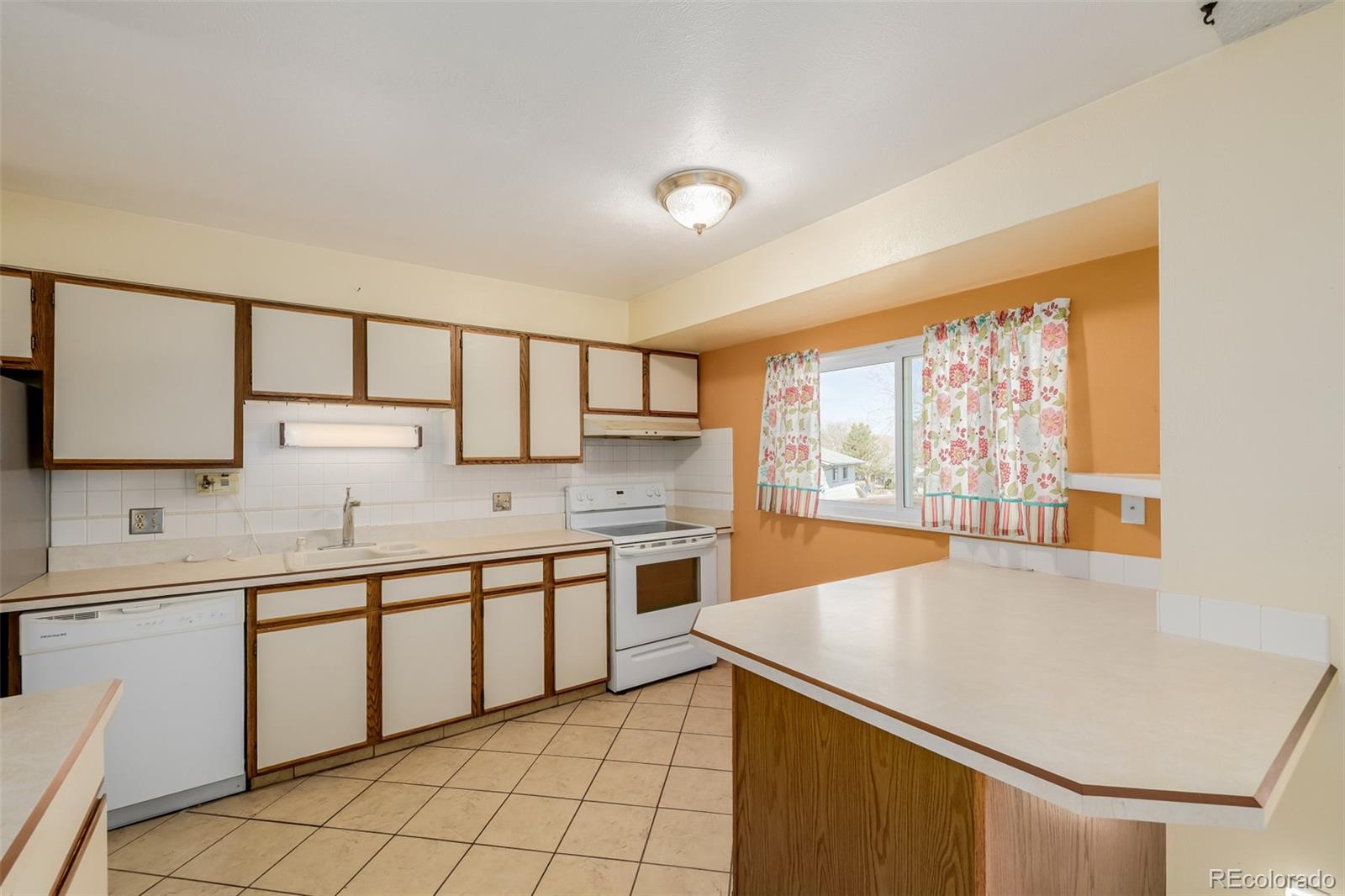 MLS Image #6 for 4429 s field court,littleton, Colorado