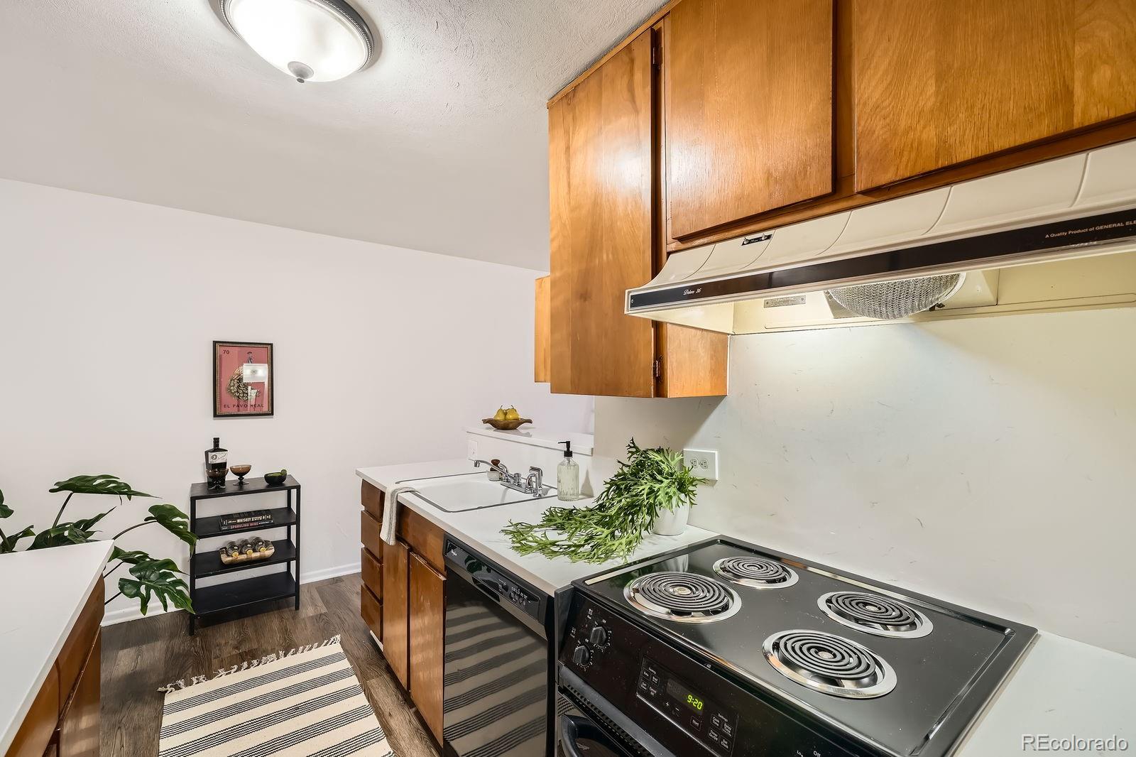 MLS Image #4 for 1200 n emerson street,denver, Colorado