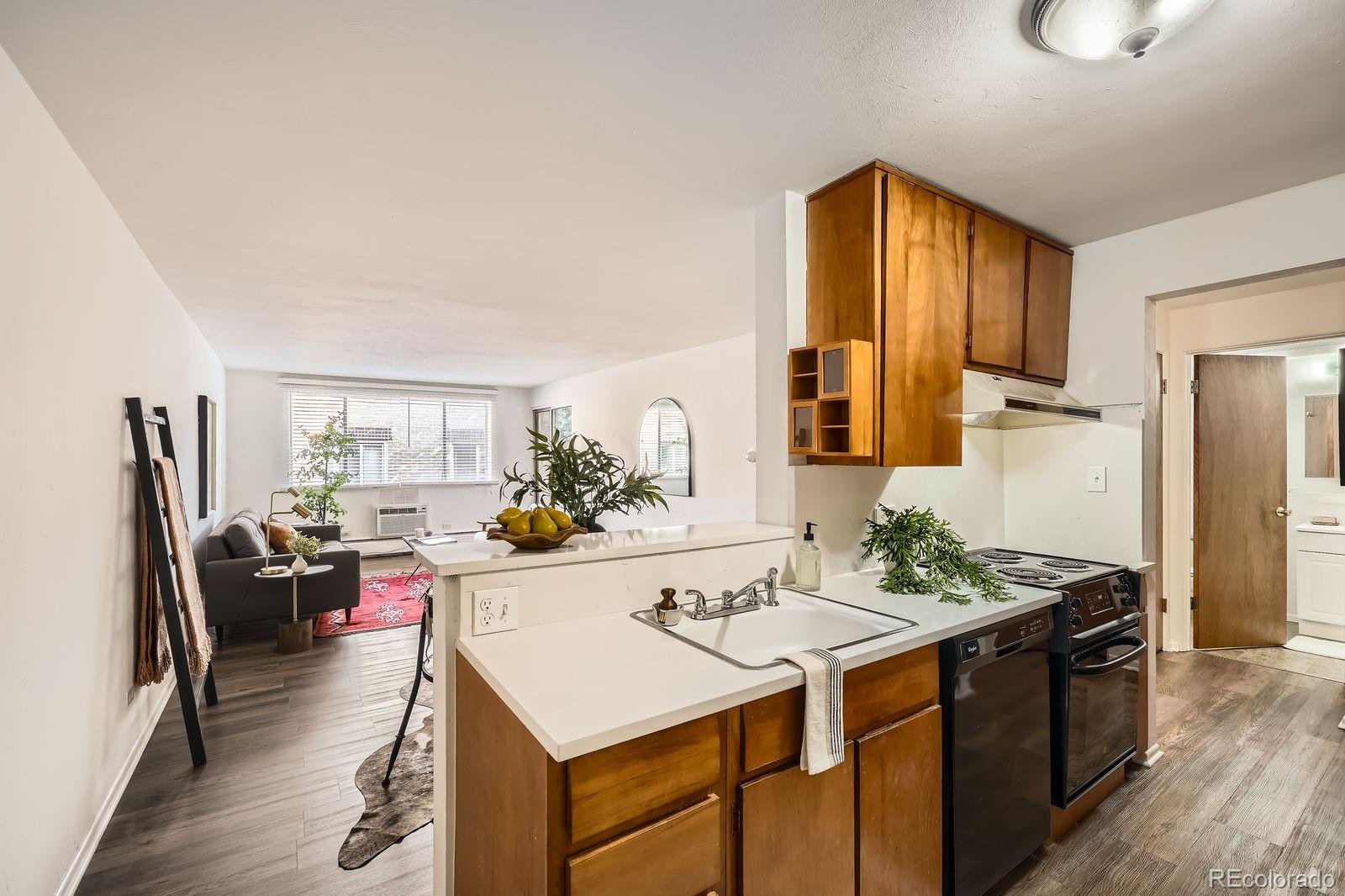 MLS Image #5 for 1200 n emerson street,denver, Colorado