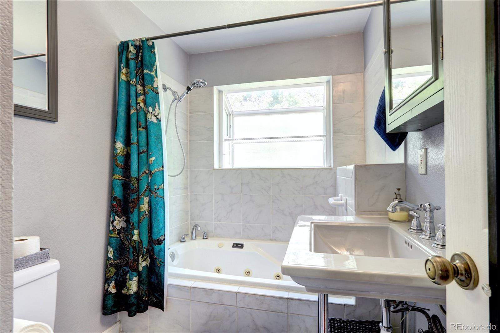 MLS Image #11 for 1215 s ivanhoe way,denver, Colorado