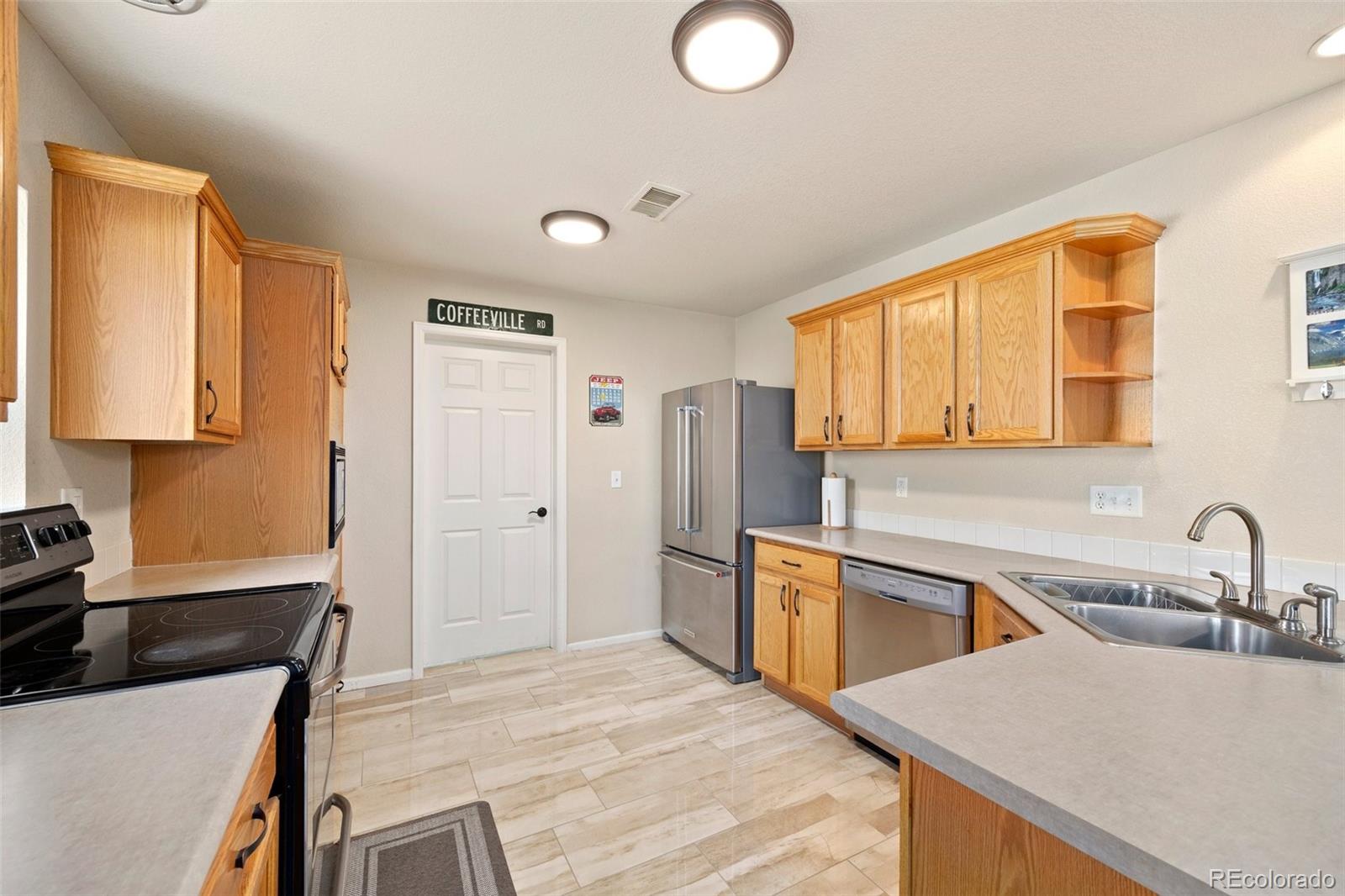 MLS Image #11 for 5017  ceylon street,denver, Colorado