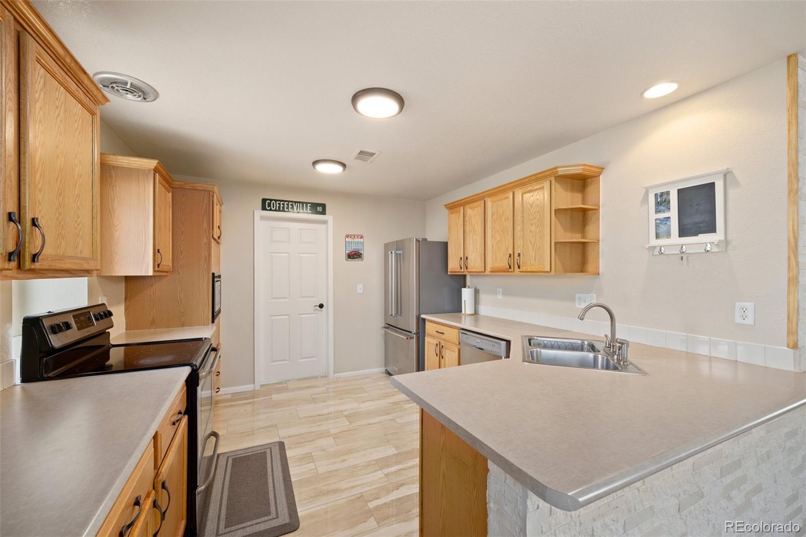 MLS Image #12 for 5017  ceylon street,denver, Colorado
