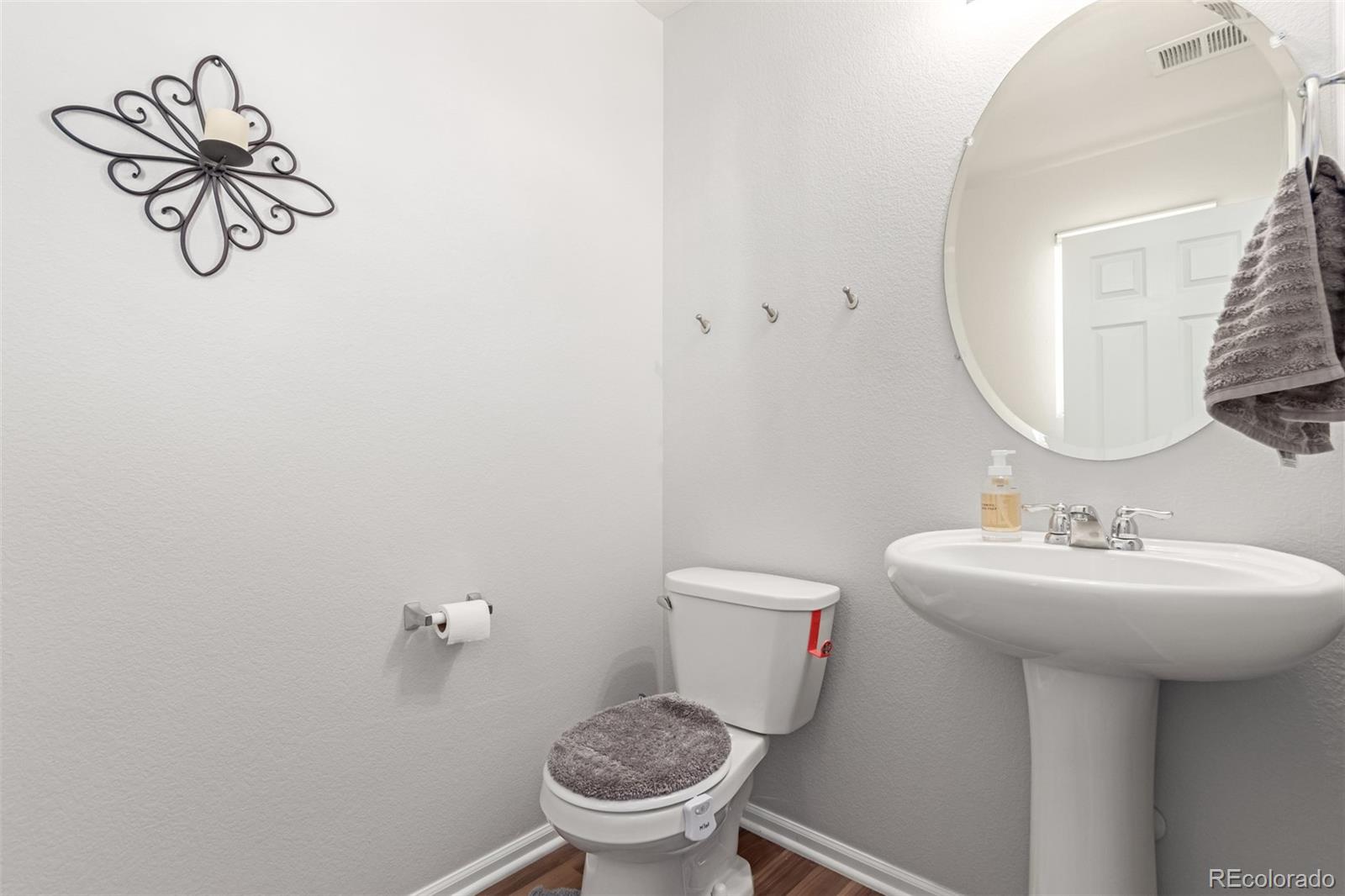 MLS Image #4 for 5830  ceylon street,denver, Colorado