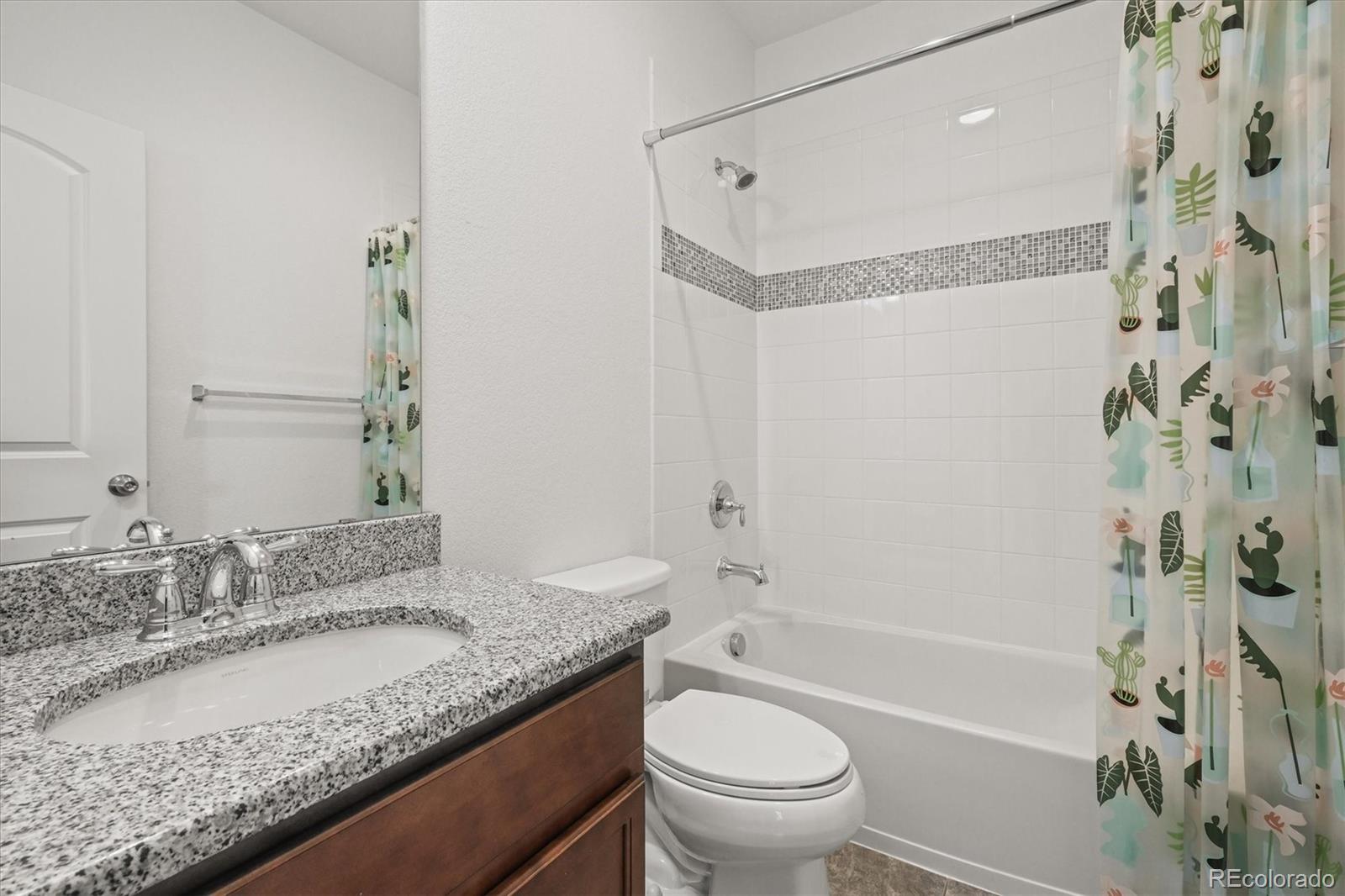 MLS Image #19 for 5074  yosemite court,denver, Colorado