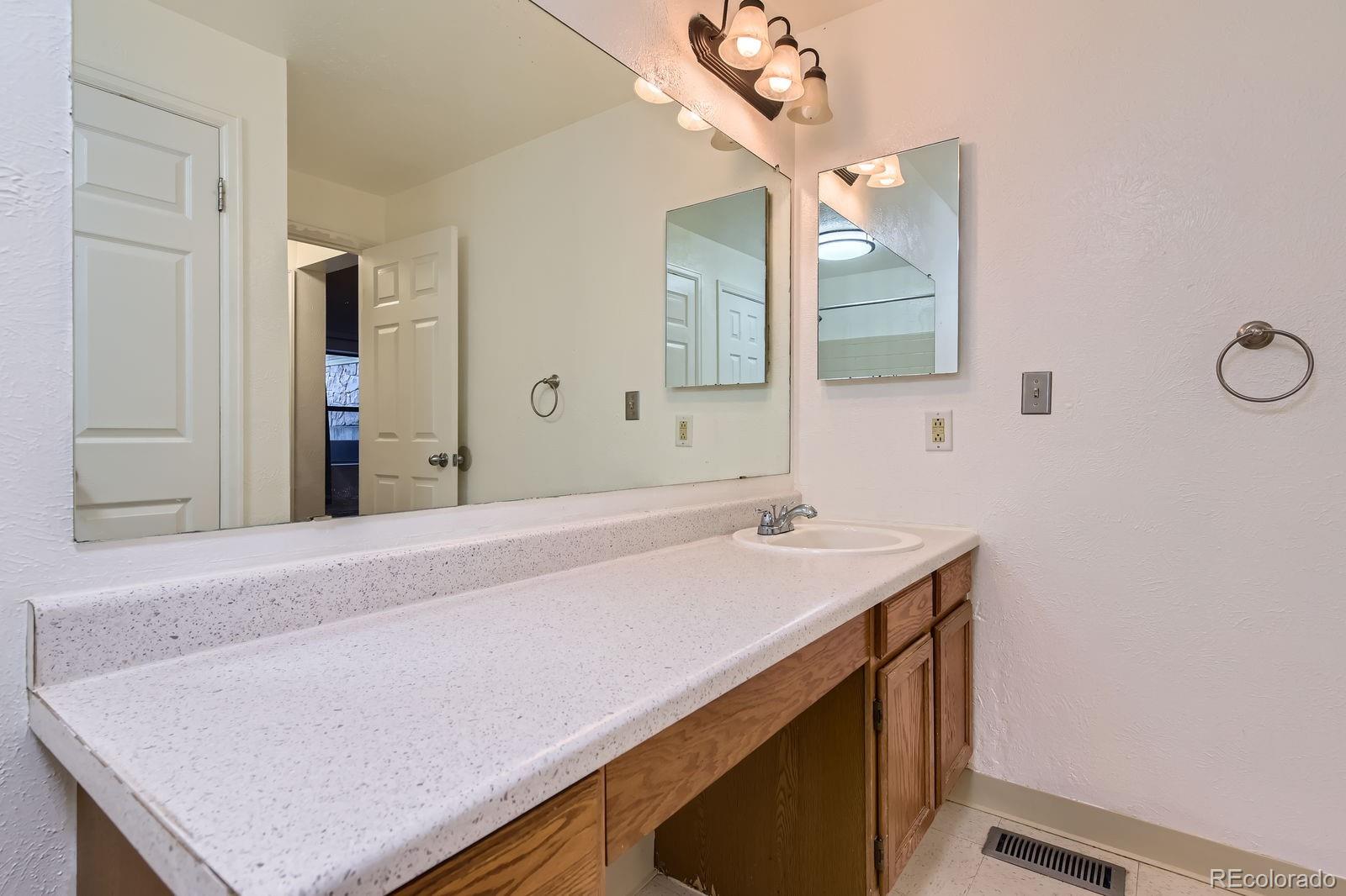 MLS Image #7 for 6755 s field street,littleton, Colorado