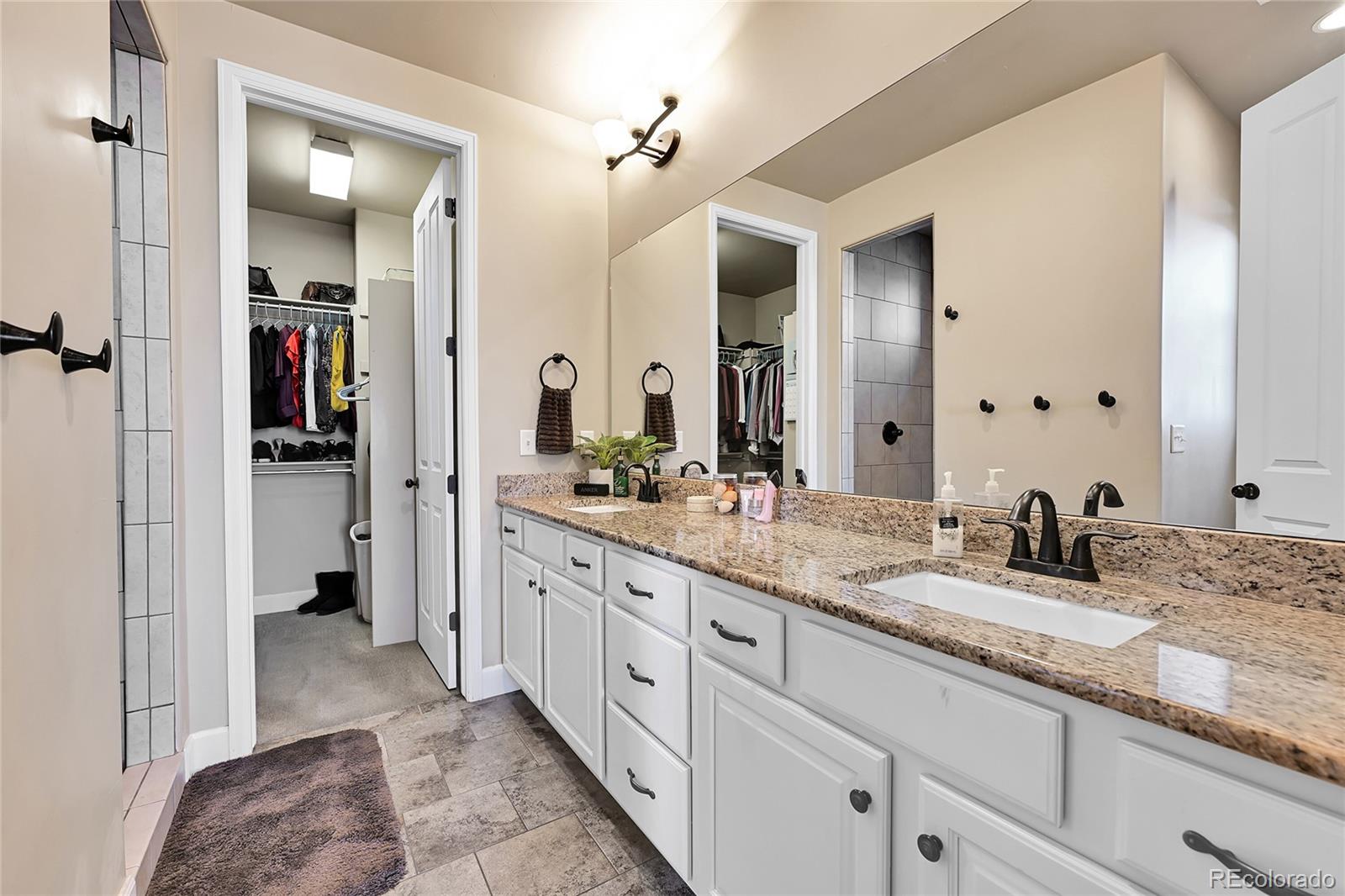 MLS Image #20 for 18101 e 44th place,denver, Colorado