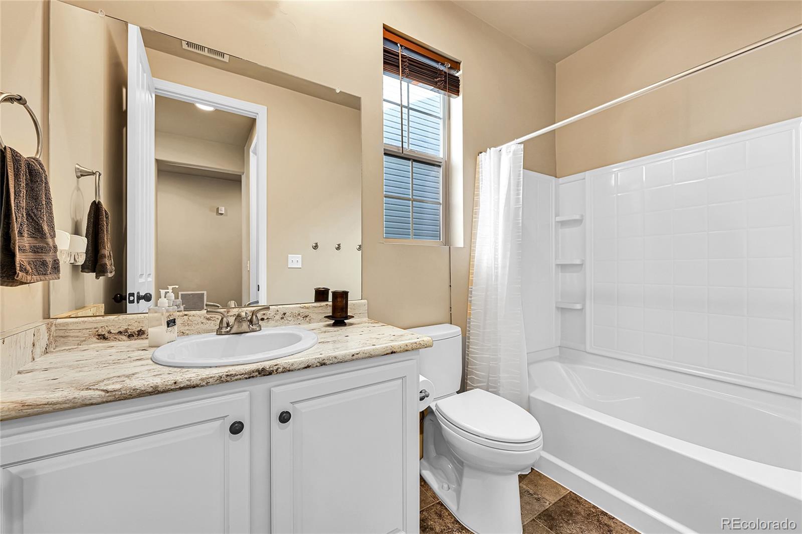 MLS Image #6 for 18101 e 44th place,denver, Colorado