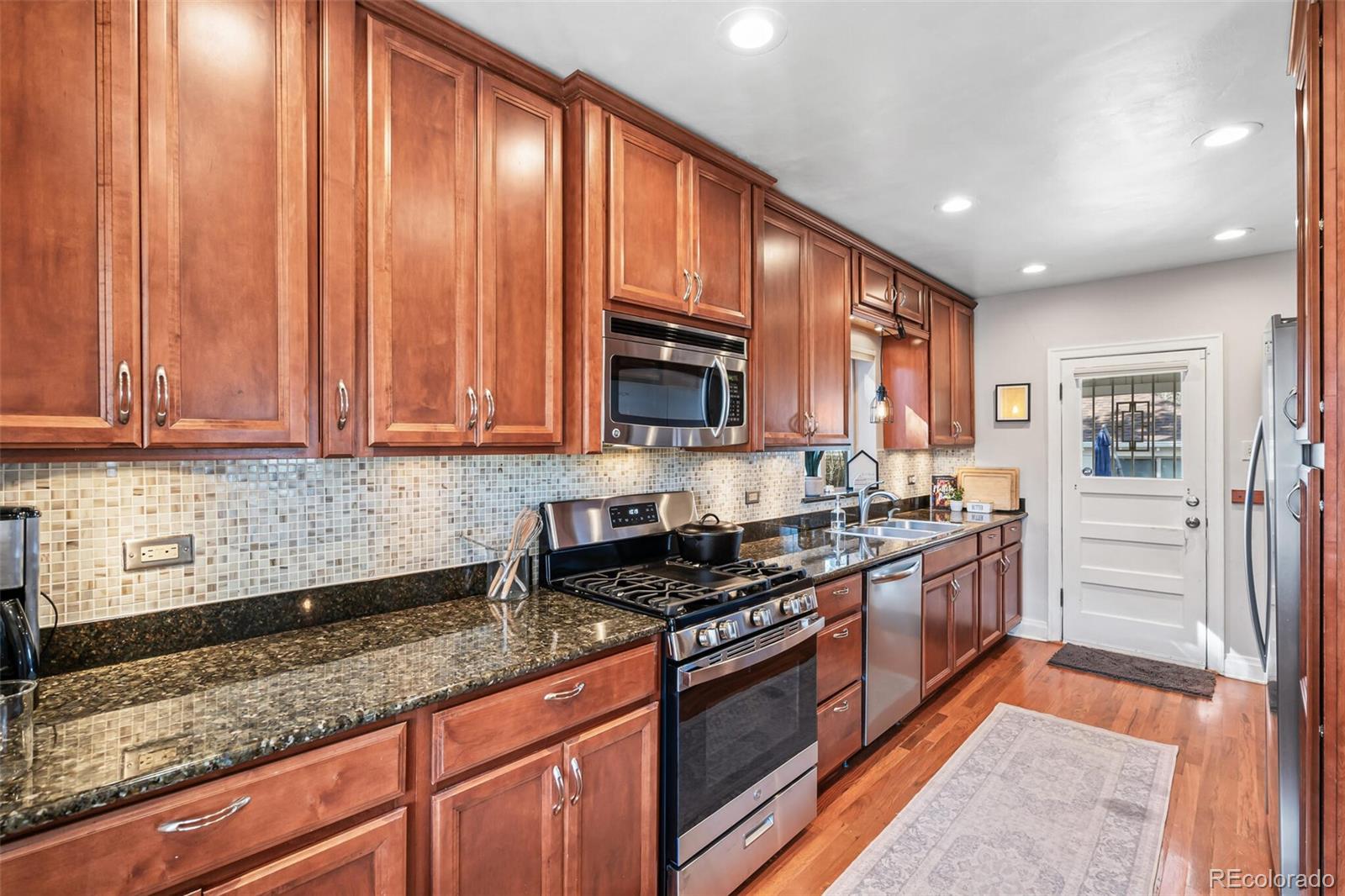 MLS Image #14 for 725  dahlia street,denver, Colorado