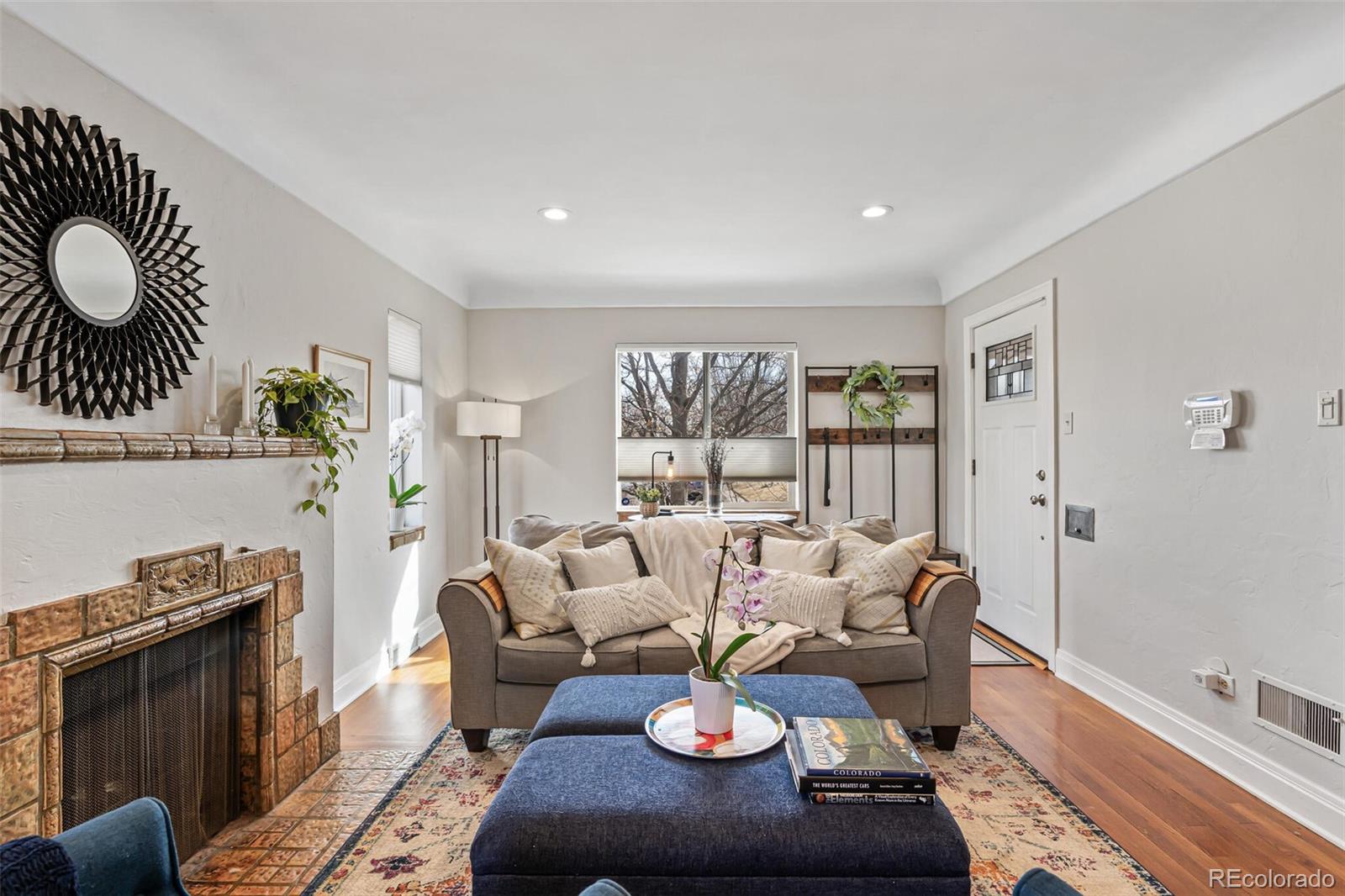 MLS Image #4 for 725  dahlia street,denver, Colorado