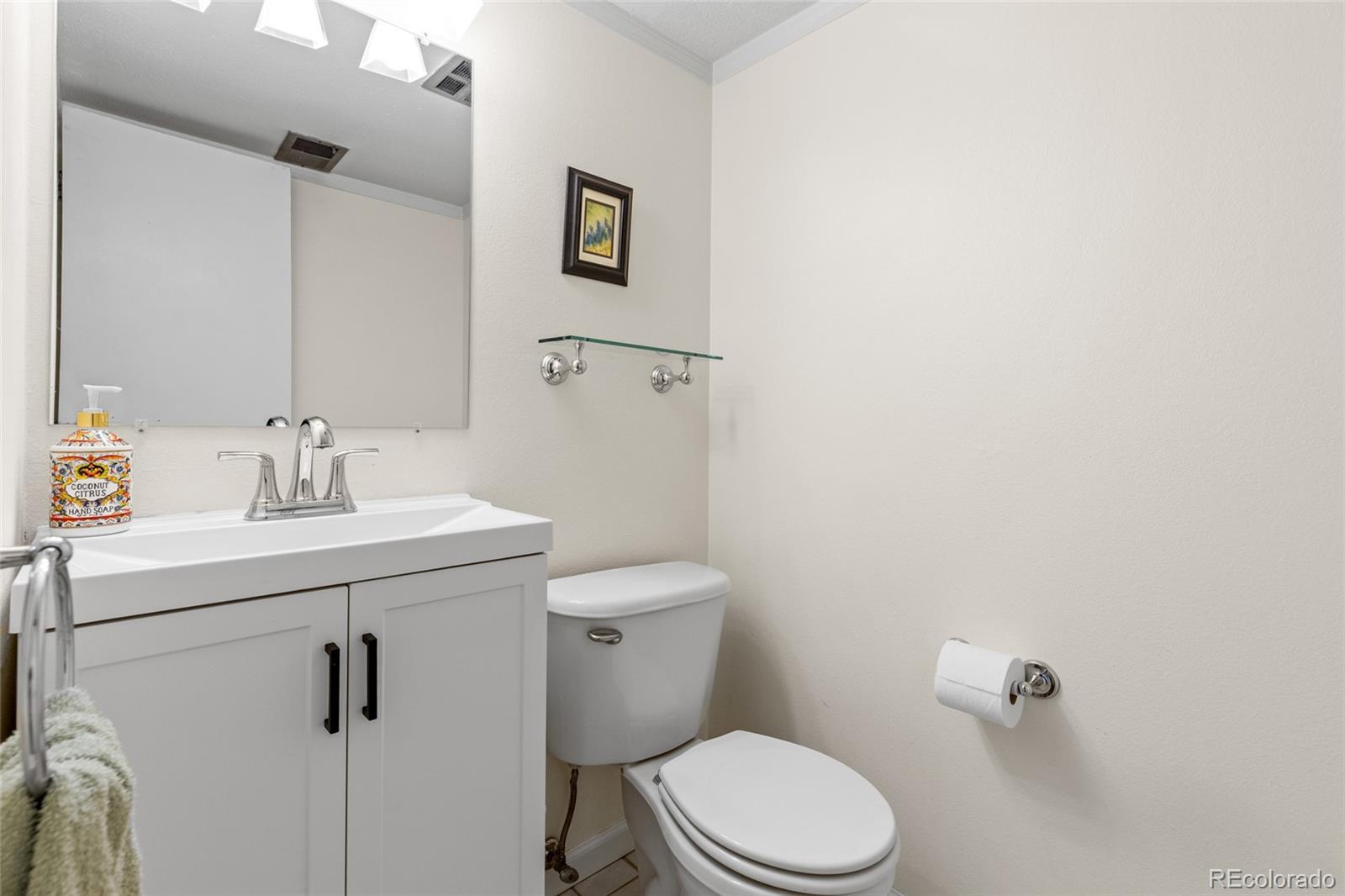 MLS Image #19 for 3970 s syracuse way,denver, Colorado