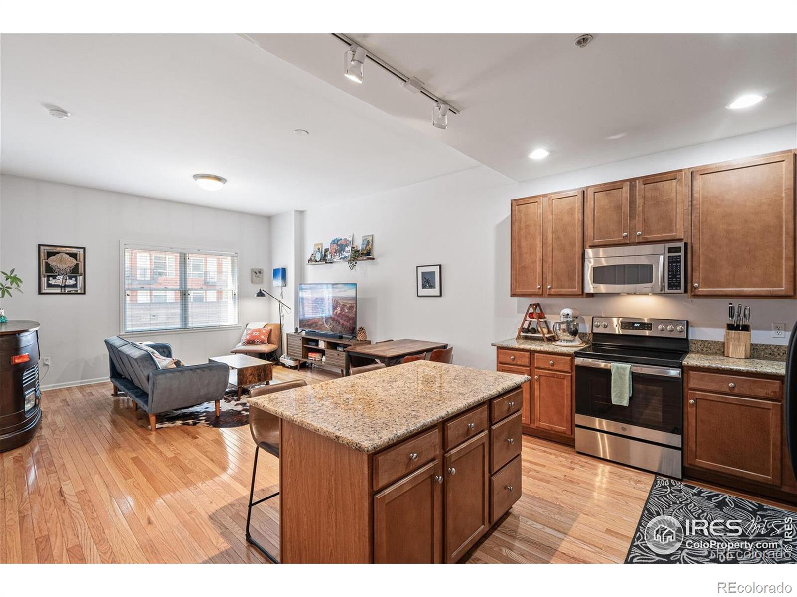 MLS Image #6 for 1950 n logan street,denver, Colorado