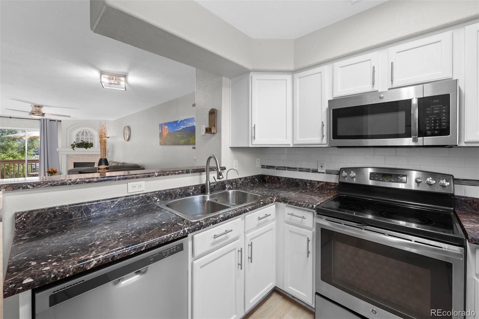 MLS Image #13 for 12036 e hoye drive,aurora, Colorado