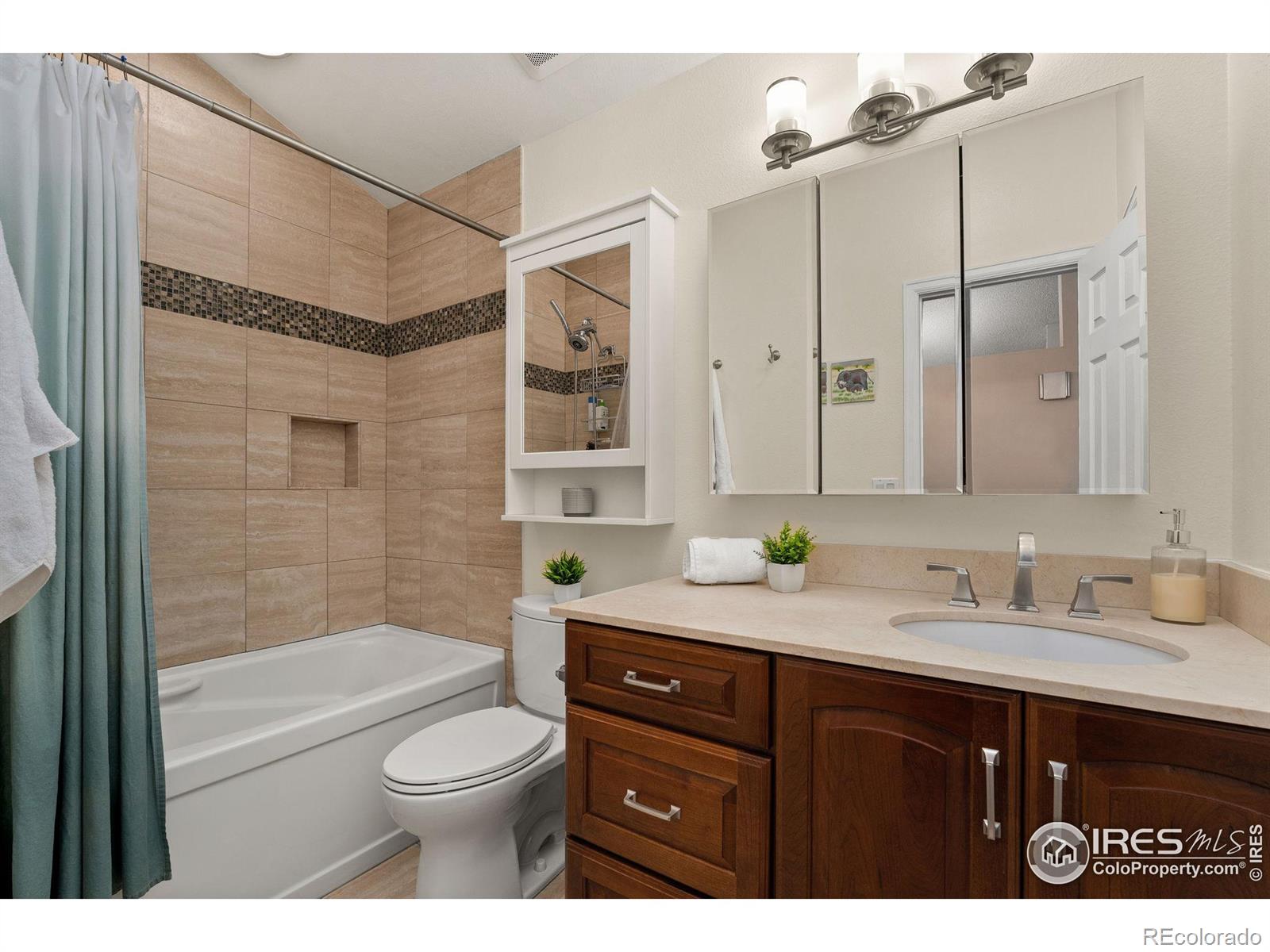 MLS Image #11 for 1470 s quebec way,denver, Colorado