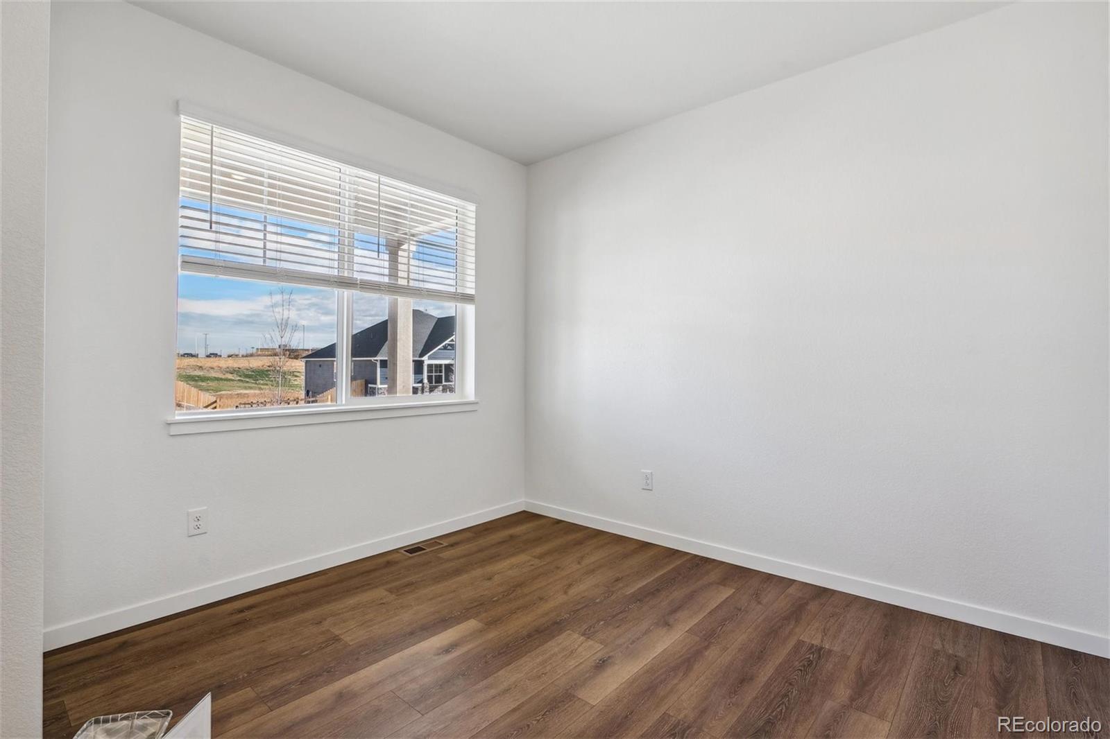 MLS Image #5 for 27554 e byers avenue,aurora, Colorado