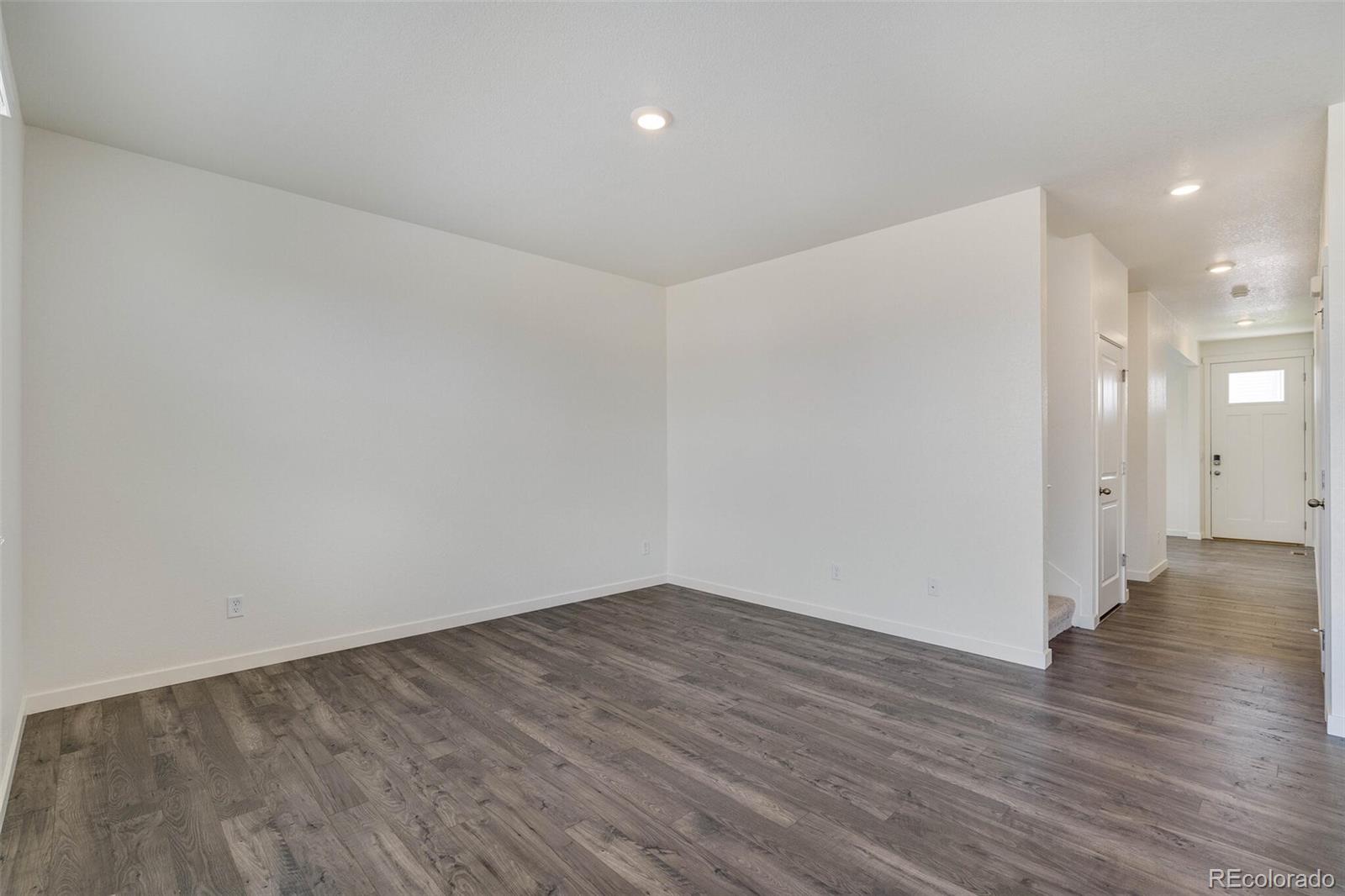 MLS Image #10 for 27604 e byers avenue,aurora, Colorado