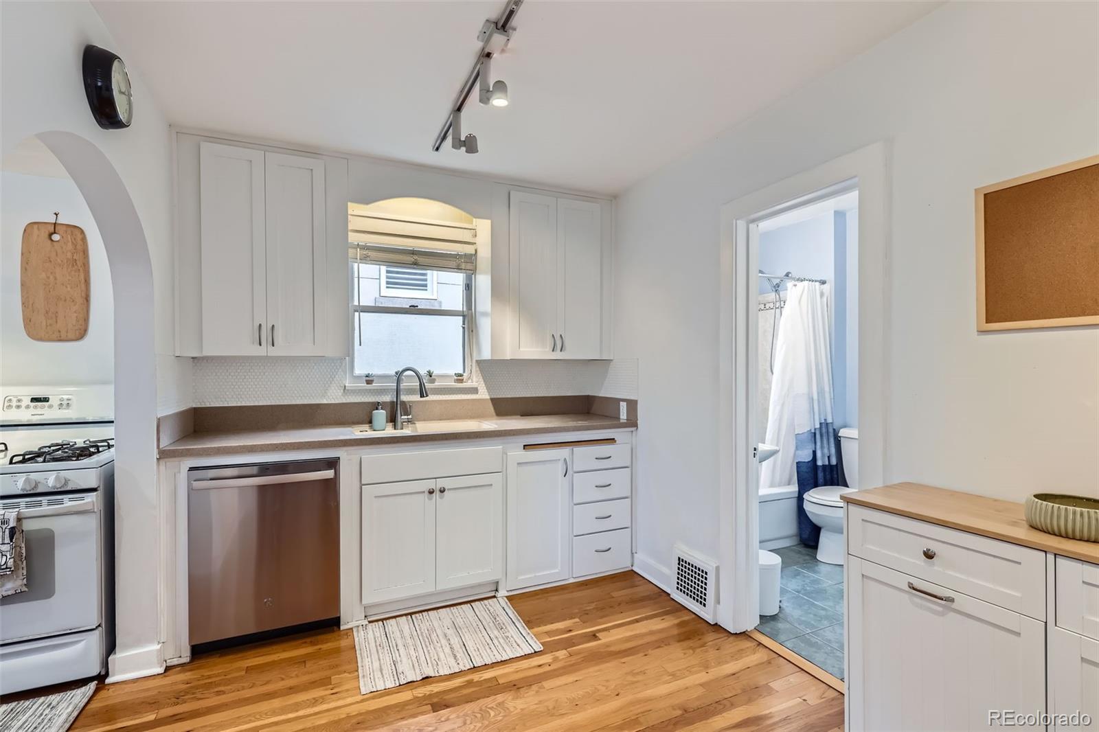 MLS Image #11 for 1335 s sherman street,denver, Colorado