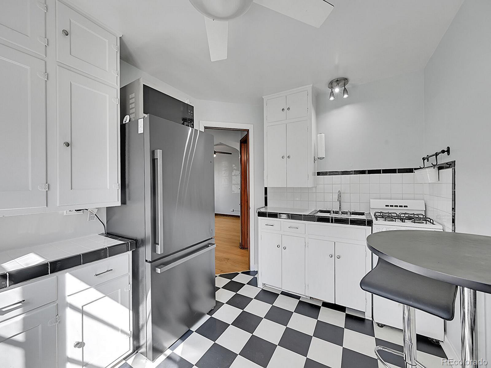 MLS Image #15 for 1605  saint paul street,denver, Colorado