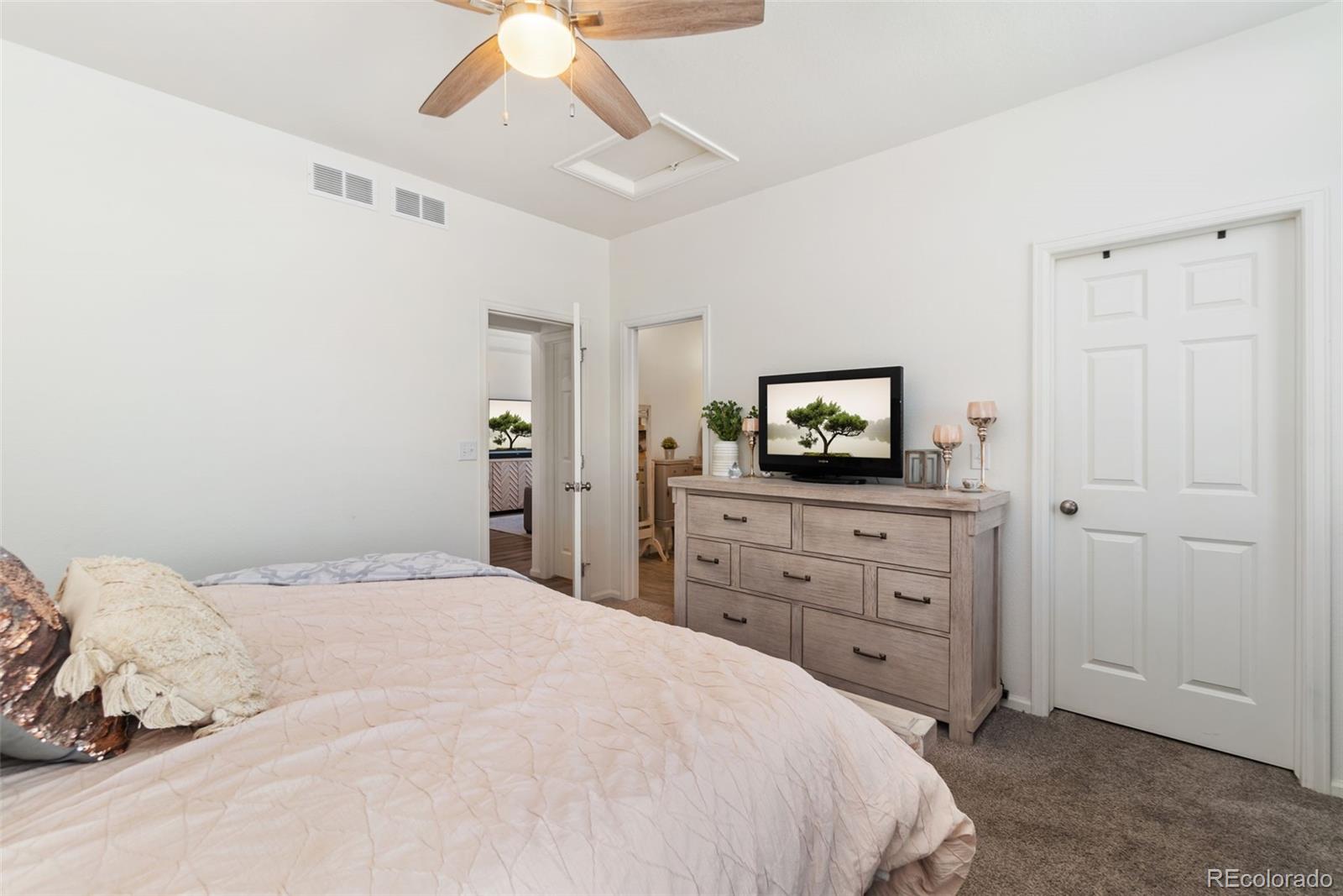 MLS Image #11 for 10136  yampa court,commerce city, Colorado