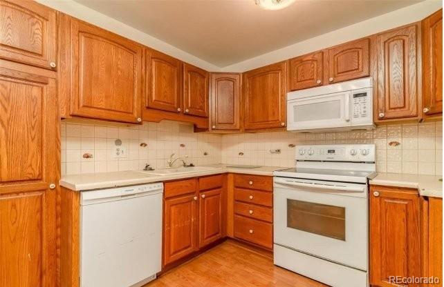 MLS Image #6 for 580 s clinton street,denver, Colorado
