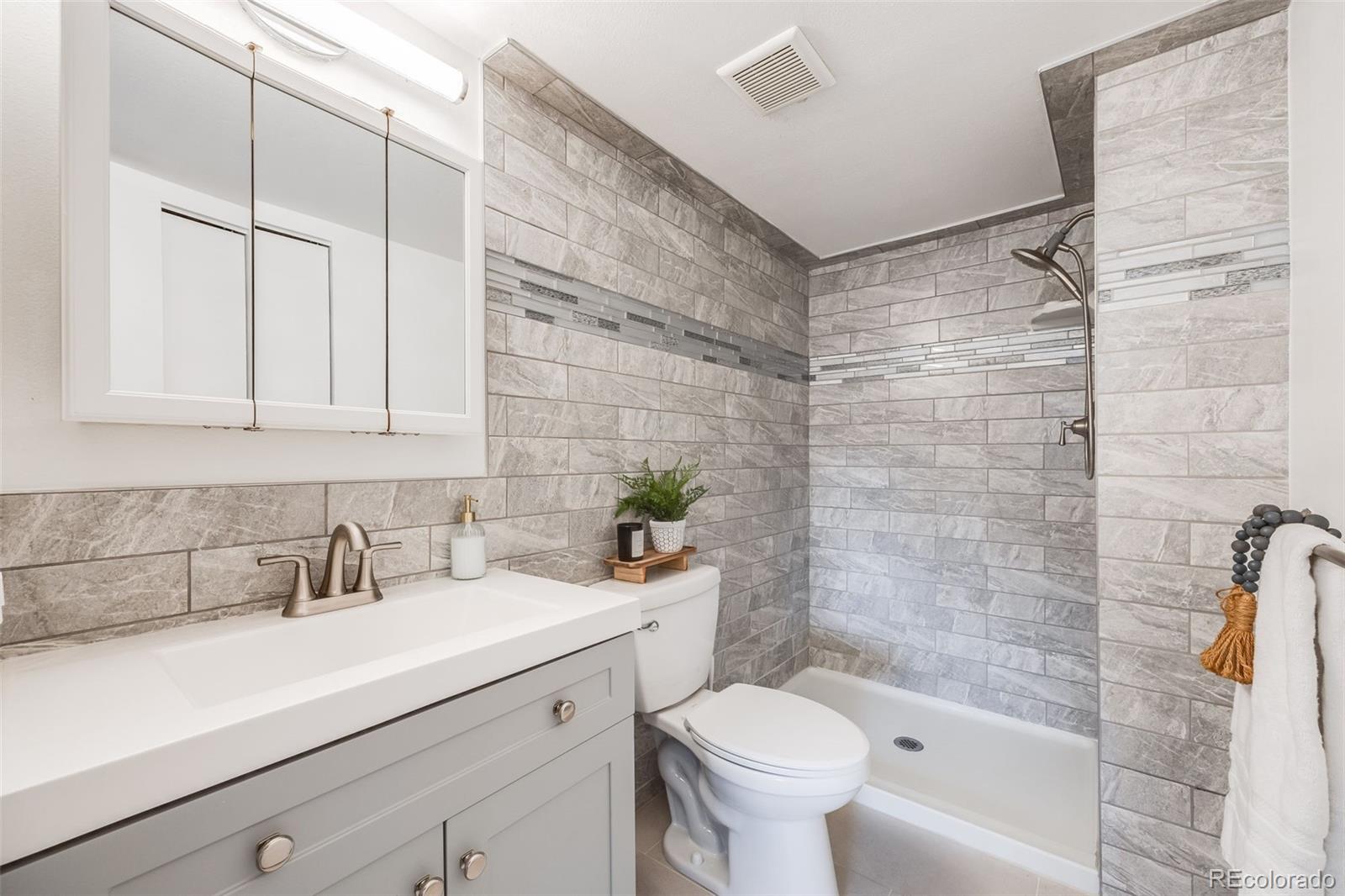 MLS Image #18 for 4400 s quebec street,denver, Colorado