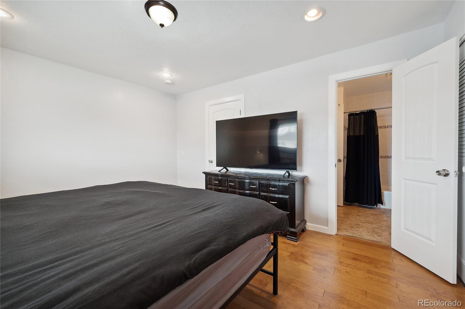 MLS Image #14 for 9019 e oxford drive,denver, Colorado